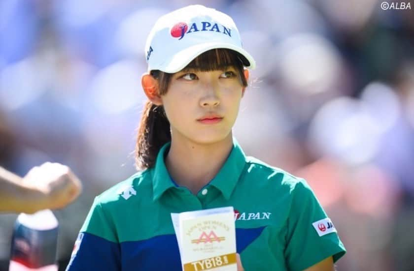 馬場咲希さんのインスタグラム写真 - (馬場咲希Instagram)「【日本女子オープンゴルフ選手権】  11位Tでローアマチュアを獲得することができました🌟  まず、このような伝統ある大会に出場できたことを嬉しく思います。ドSなセッティングにしてくれた大会関係者の皆様、コースメンテナンスの皆様、ザ・メジャーを心から楽しめました！ありがとうございました！  キャディーをしてくれた坂詰さん、BRIDGESTONEの皆さん、ずっとそばに居てくれた川西さん、ありがとうございました！  @minami_katsu プロ、優勝おめでとうございます🎉2日間本当にありがとうございました！  予選2日間は勝みなみプロ、西郷真央プロと同じ組でプレーさせていただきました。こんな貴重な体験をさせて頂きありがとうございました。  練習ラウンドでは渡邉彩香プロ、穴井詩プロ。決勝2日間は河本結プロ、テレサ・ループロとラウンドすることができました！優しいし、カッコいいし、惚れ惚れしちゃいました。とても刺激的な1週間でした。  皆さん、本当に沢山の応援ありがとうございました😊📣  色々な課題が見つかったので オフに取り組みます😁  #日本女子オープンゴルフ選手権  #bridgestone #bridgestonegolf #1piu1uguale3 #trussputter #underarmour #青梅ゴルフ倶楽部 #フォレスト鳴沢ゴルフカントリークラブ #gmg八王子ゴルフ場 #村田忠男 #ゴルフ女子 #ゴルフ #ゴルフ好きな人と繋がりたい #スポーツ #sports #golf」10月3日 14時10分 - teba_.425