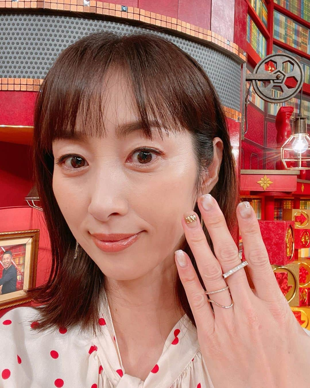 坂下千里子さんのインスタグラム写真 - (坂下千里子Instagram)「今日OAです！  23:10〜 ABC「なるみ・岡村の過ぎるTV」  衣装です！ ブラウス @nanouniverse_official パンツ @stateofmind.som シューズ @daniella_and_gemma アクセサリー @enasoluna_official . . #水玉 #ドット #instagram #instagood #お時間合いましたらぜひ #観てねー」10月3日 14時23分 - chiriko_sakashita_official