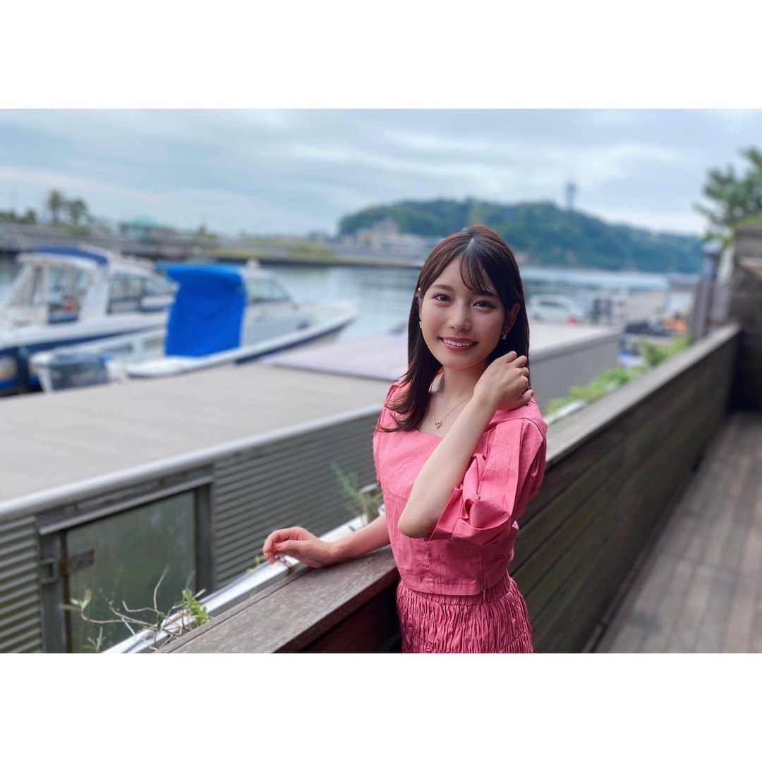 フジテレビアナウンサーさんのインスタグラム写真 - (フジテレビアナウンサーInstagram)「10月3日(月) 26:20〜26:50 (今夜日付が変わった後の2時20分です) 『フジアナch.～This is us.～』 宮司アナ、倉田アナ、私 竹俣の それぞれの一人旅の様子が放送されます！ ⁡ 宮司アナは「野方・上野」 倉田アナは「江古田・所沢」 を巡ったそうですよ〜 私も観るのが楽しみです☺️ ⁡ ⁡ お魚を見るのも食べるのも好きな私は、 今回、「江ノ島」を旅しました。 ⁡ 10代の頃は将棋と学業に追われ、 遠出といえば、将棋のイベントや学校行事しか経験が無かったので、 カメラは一応あるというだけで、思いっきり楽しみました✨ (思いっきり素になっていそうで恥ずかしい) ⁡ ⁡ この3人と一緒に旅をしているような気分でご覧いただけるとうれしいです！  #フジテレビアナウンサー #竹俣紅 #宮司愛海 #倉田大誠 #YouTube #フジアナch.」10月3日 16時43分 - fujitv_announcer