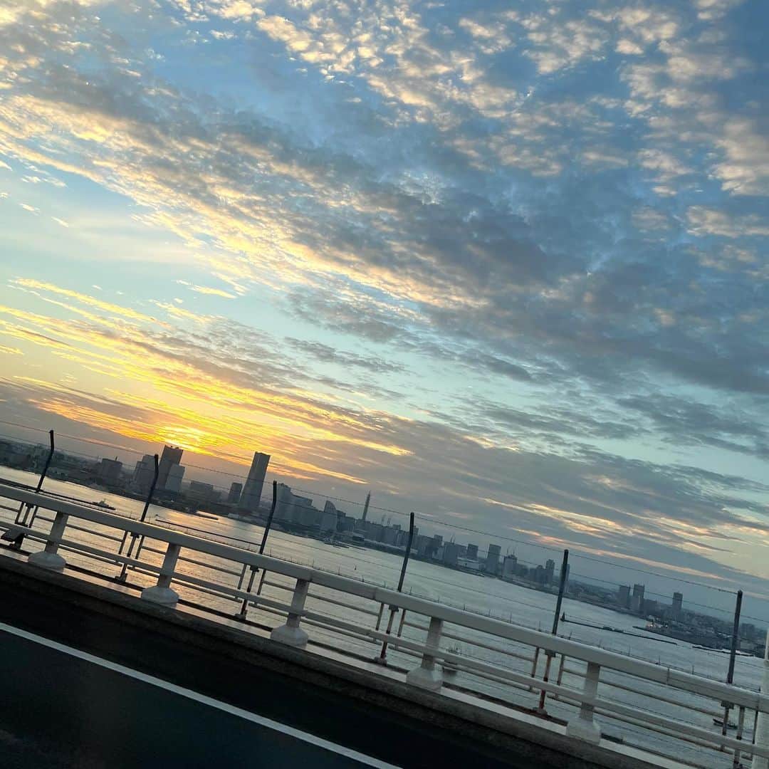 漆山葵さんのインスタグラム写真 - (漆山葵Instagram)「ディズニーチケット取れなくて海に！ そして、11月ディズニーに🐭」10月3日 20時35分 - a3r21n32