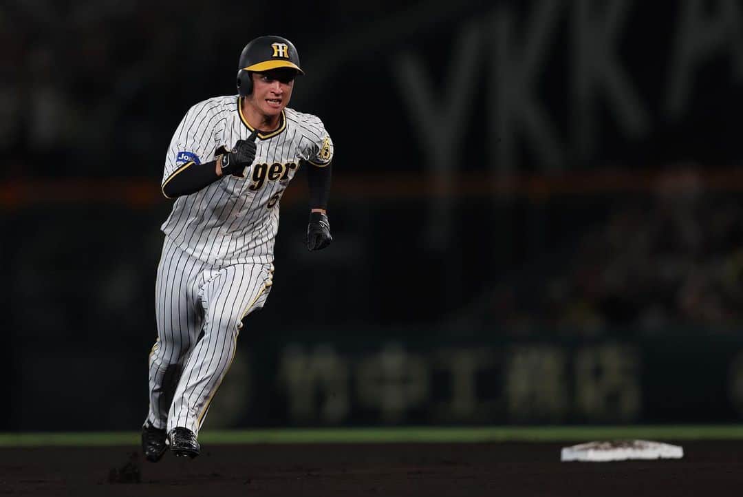 阪神タイガースさんのインスタグラム写真 - (阪神タイガースInstagram)「本日でJERAセントラル・リーグ公式戦全日程が終了し、近本選手が2年ぶり3度目の盗塁王を獲得しました！ #近本光司 選手 #jeraセントラルリーグ  #盗塁王 #30盗塁  #走れ近本  #阪神タイガース  #イチにカケル！」10月3日 21時24分 - hanshintigers_official