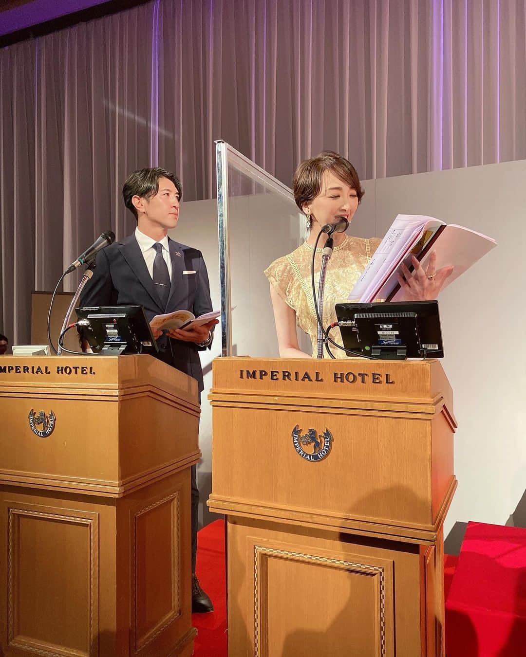 紫吹淳さんのインスタグラム写真 - (紫吹淳Instagram)「こんにちは。 昨日は帝国ホテルにて大きなパーティーのアシスタントMCを田中大貴さんと務めさせて頂きました。初めてのMCドキドキでしたがMC…楽しい。 こんなお仕事また出来たら嬉しいです。  #帝国ホテル #田中大貴」10月4日 13時38分 - jun_shibuki_official