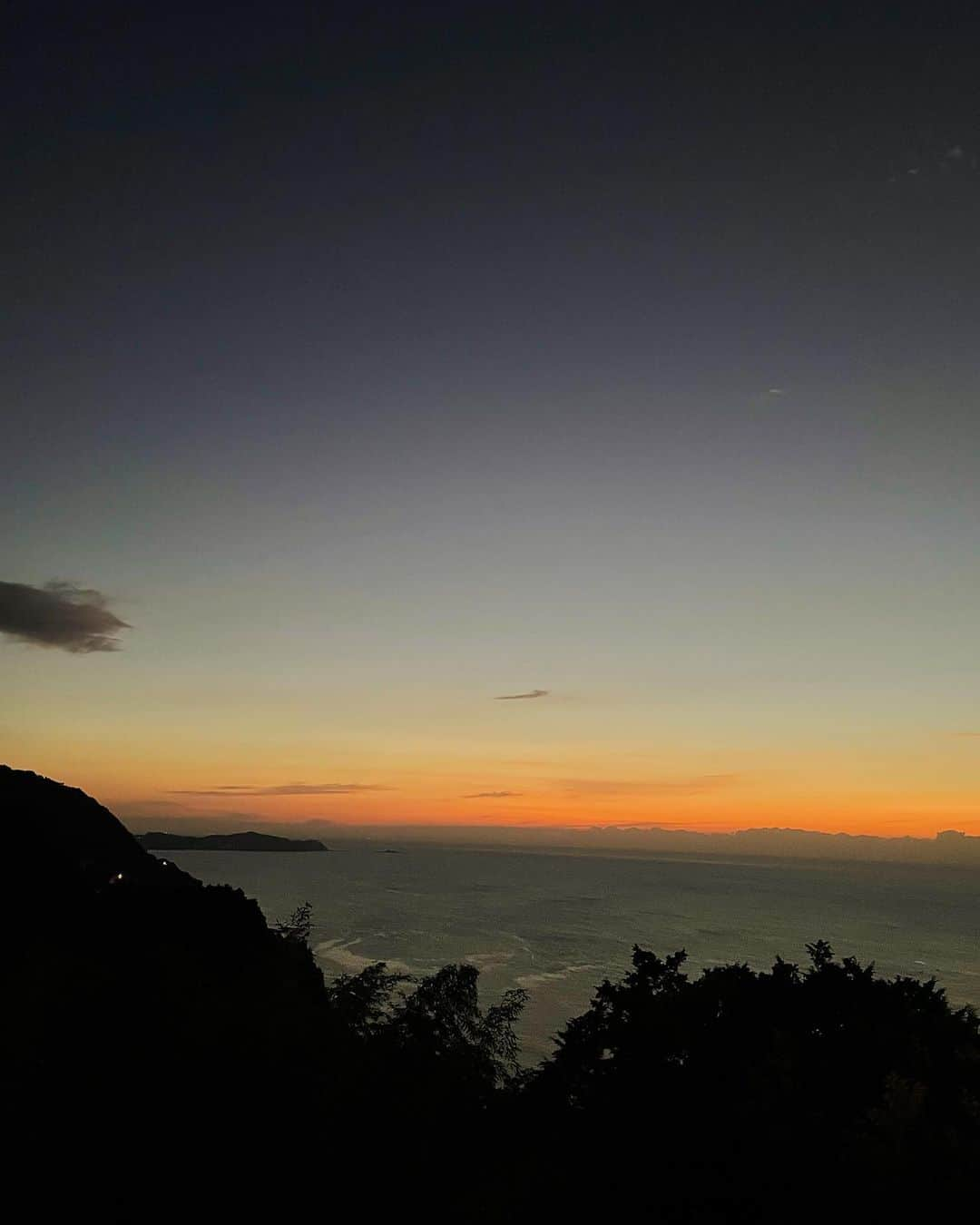 八鍬里美さんのインスタグラム写真 - (八鍬里美Instagram)「久しぶりの温泉❤︎ 夜の星空と朝焼けが綺麗すぎたなあ...🥹 毎日忙しく過ぎていくから、ゆ~っくりぼ~っとする、何も考えない1日が最高です✨ また1年がんばります🫶💕  #温泉#誕生日#熱海#せかいえ#♨️」10月4日 17時59分 - satomi_yakuwa