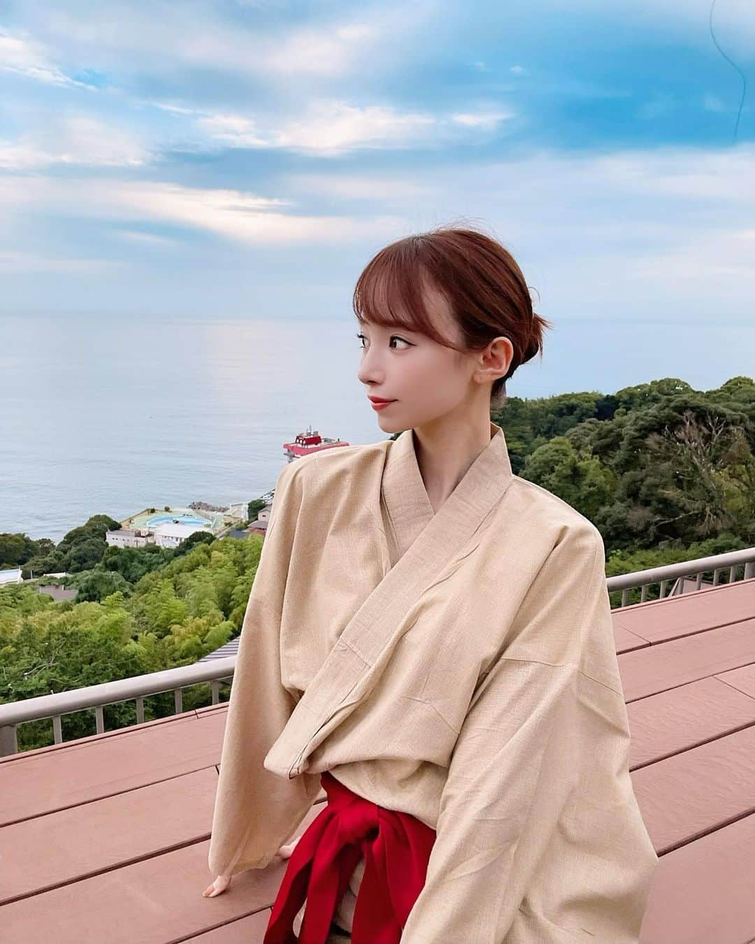 八鍬里美さんのインスタグラム写真 - (八鍬里美Instagram)「久しぶりの温泉❤︎ 夜の星空と朝焼けが綺麗すぎたなあ...🥹 毎日忙しく過ぎていくから、ゆ~っくりぼ~っとする、何も考えない1日が最高です✨ また1年がんばります🫶💕  #温泉#誕生日#熱海#せかいえ#♨️」10月4日 17時59分 - satomi_yakuwa