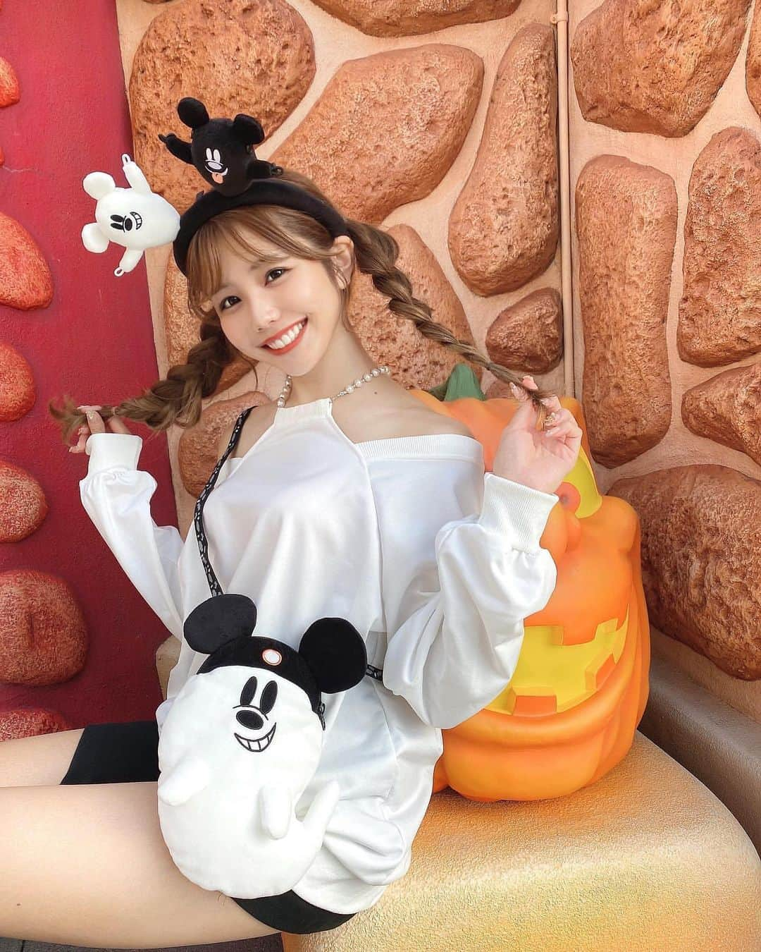 美女美容事情さんのインスタグラム写真 - (美女美容事情Instagram)「《もうすぐハロウィン🎃🍭🧡🖤》 *⁠ 今回ご紹介させて頂きますのは!!👀❤︎⁠⠀ Soraさん< @sora_922_ >の素敵なお写真📸⁠⠀⁠⠀⁠⠀⁠ *⁠⠀⁠⠀⁠⠀⁠⠀ 可愛すぎる美女 in Disney Hallowin 🎃⭐️🏰 今年のハロウィンもどんなコスプレ美女が見れるのか楽しみです☺️🖤🧡👻 *⠀⁠⠀⁠⠀⁠⠀⁠⠀ Soraさん< @sora_922_ > ⁠⠀⁠⠀⁠⠀⁠⠀ 素敵な投稿ありがとうございました🎃💀🦇 *⠀⁠⠀⁠⠀⁠⠀⁠⠀ Soraさんのアカウントには他にも素晴らしい投稿が沢山ありますので是非覗いてみてくださいね💁‍♀️💙⁠⠀⁠⠀⁠⠀⁠⠀ *⠀⁠⠀⁠⠀⁠⠀⁠⠀ △▼△▼△▼△▼△▼△▼△▼△▼△▼ ⁠⠀⁠⠀⁠⠀ ❤🧡💛「美女美容事情」💚💙💜⠀⠀⠀⠀⠀⠀⠀⠀⠀⠀⠀⠀⠀⠀⁠⠀⁠⠀⁠⠀⁠⠀⁠⠀ 👇掲載ご希望の方は👇⠀⠀⠀⠀⠀⠀⠀⠀⠀⠀⠀⠀⠀⠀⠀⁠⠀⁠⠀⁠⠀⁠⠀⁠⠀ @b_b_j.jタグ付けと🖤 #ビジョビ ⁠⠀ 🖤タグ付けお願いします✨⠀⠀⠀⠀⠀⠀⠀⠀⠀⠀⠀⠀⠀⠀⠀⁠⠀⁠⠀⁠⠀⁠⠀⁠⠀ △▼△▼△▼△▼△▼△▼△▼△▼△▼ ⁠⠀⁠ #ハロウィン #ディズニーハロウィン #ディズニーシー #ディズニーランド #ディズニー #ディズニーカチューシャ #コスプレ #ハロウィンコスプレ #Hallowin」10月4日 18時01分 - b_b_j.j