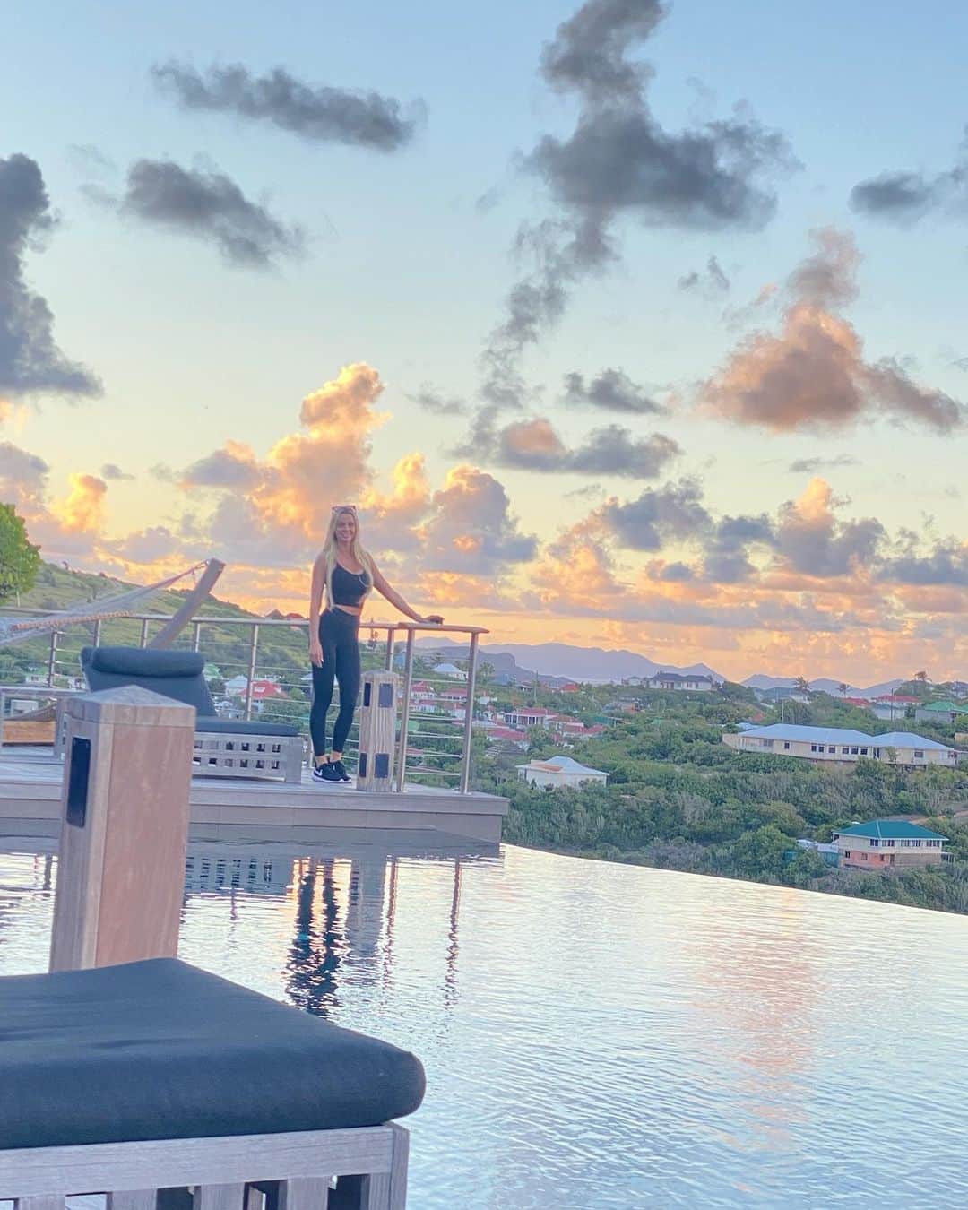 Caitlin Arnettさんのインスタグラム写真 - (Caitlin ArnettInstagram)「You only have 1 life, live it to the fullest! 💙 #tb」10月4日 21時59分 - caitlin_arnett
