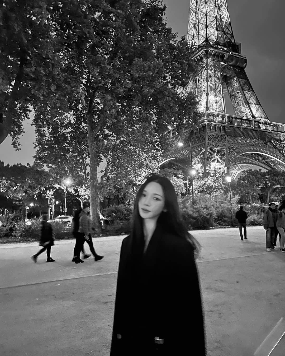 aespaさんのインスタグラム写真 - (aespaInstagram)「Paris 🍷🥖  #aespa #KARINA #aespaPFW」10月4日 21時59分 - aespa_official
