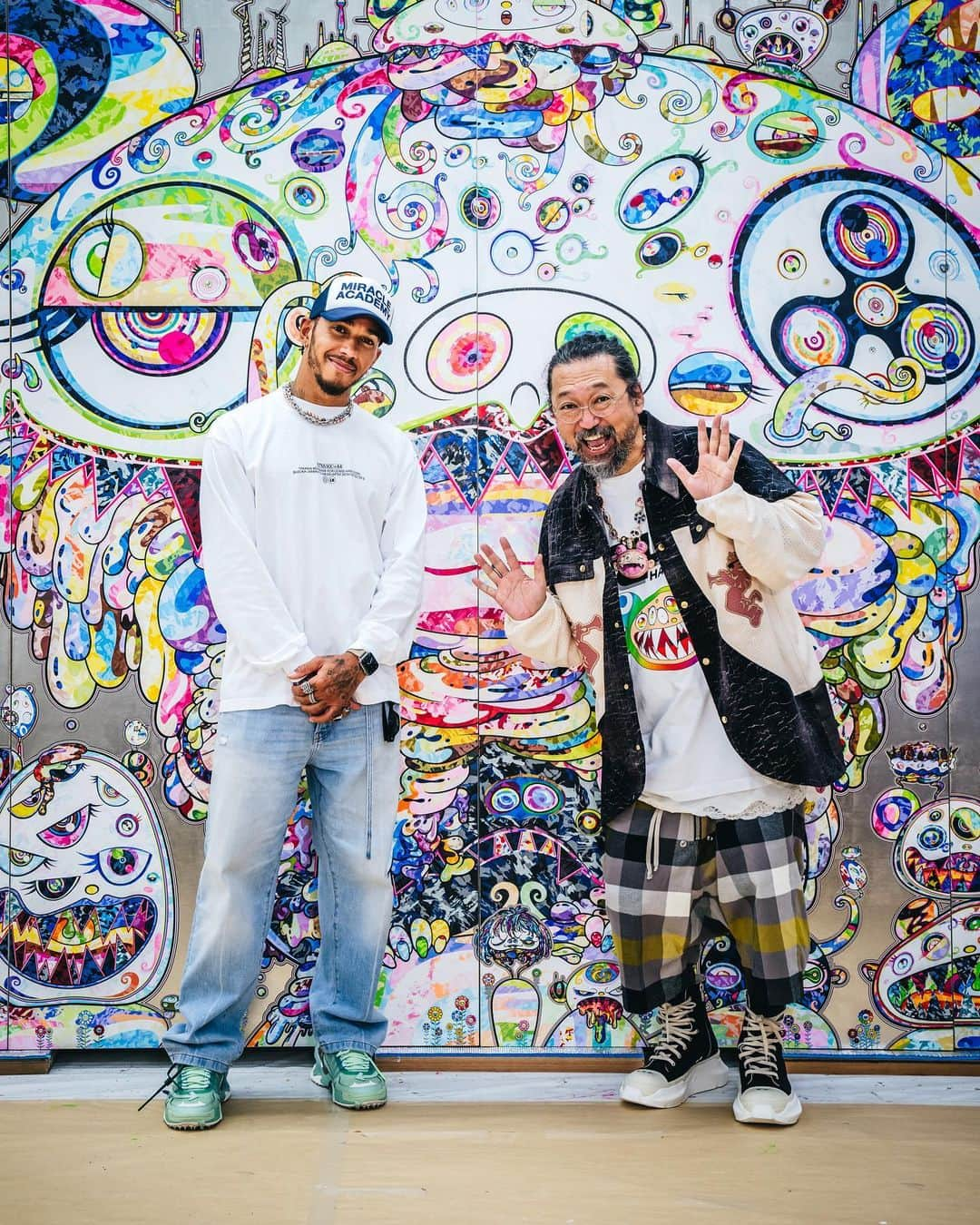 ルイス・ハミルトンさんのインスタグラム写真 - (ルイス・ハミルトンInstagram)「Welcome to @plus44world, @takashipom. See you in Suzuka 🇯🇵🌸🌼」10月4日 23時44分 - lewishamilton