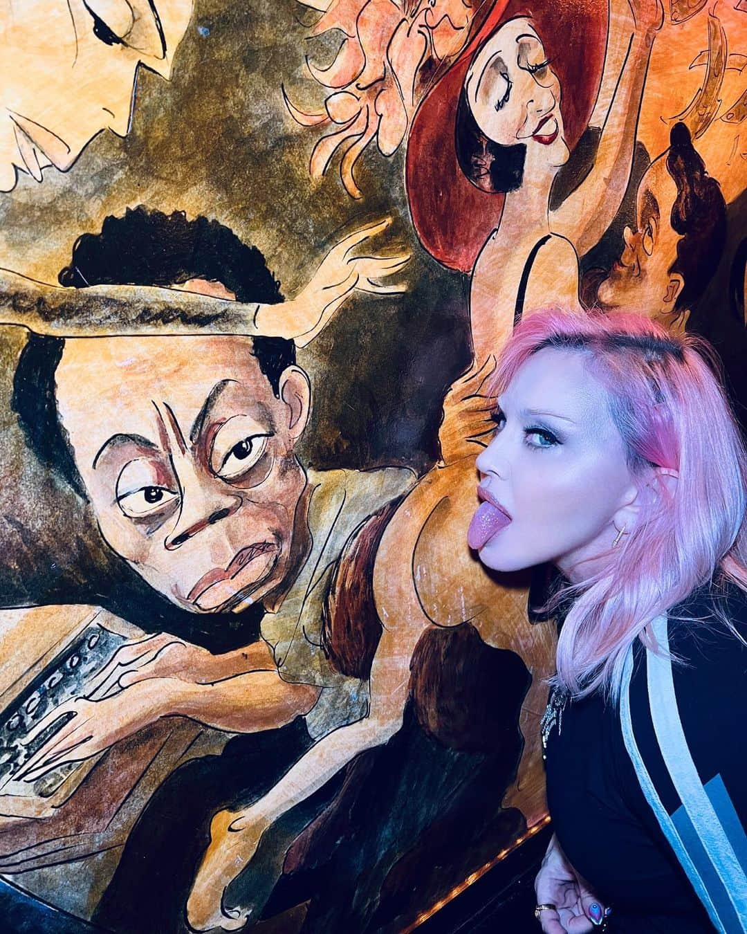 マドンナさんのインスタグラム写真 - (マドンナInstagram)「The Closest I’m Gonna Get to ♥️ James Baldwin.  🎃🎃」10月5日 4時01分 - madonna