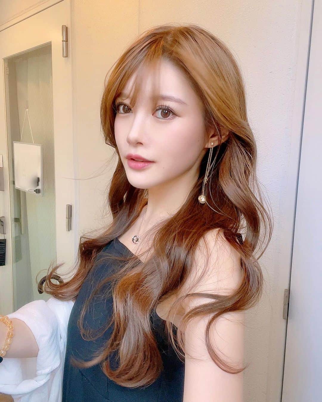 相沢みなみさんのインスタグラム写真 - (相沢みなみInstagram)「here's my NEW HAIR COLOR🤎🍂 . #渋谷 #lwis #ヘア #ヘアケア  #shibuya #hairsalon #haircare  . #相沢みなみ」10月5日 16時21分 - epoint2016