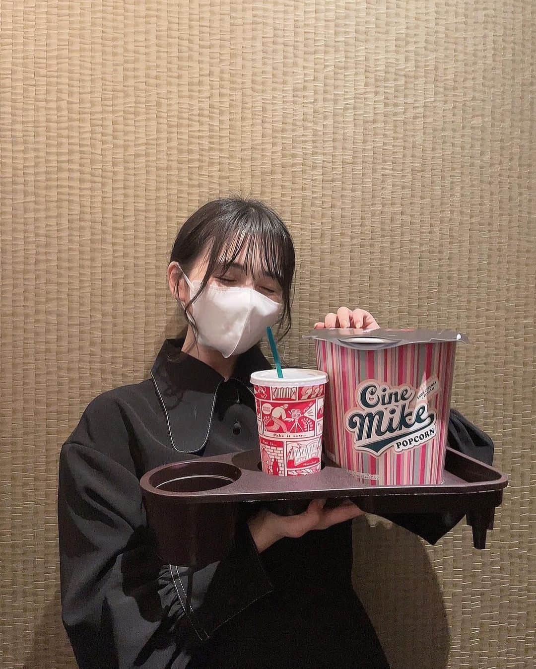 大園桃子さんのインスタグラム写真 - (大園桃子Instagram)「⁡ ⁡ 少し前に久しぶりに映画館に行ったのだけれど レイトショーの時間にはチュロスが売り切れで 少し悲しかった、だがしかし楽しかった🫶🏾」10月5日 20時46分 - o.momoko_official