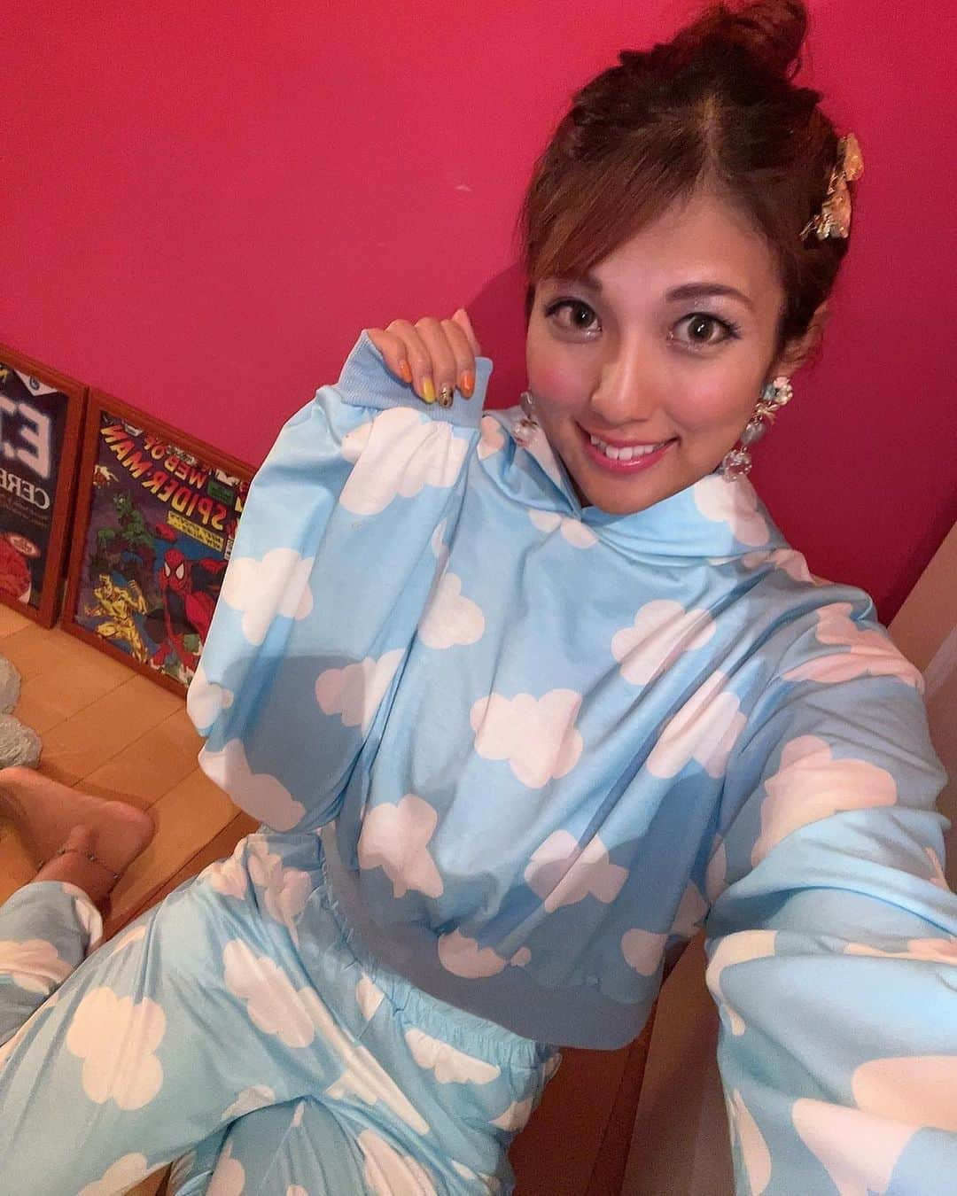 神谷麻美さんのインスタグラム写真 - (神谷麻美Instagram)「#もくもく 💖☁️💖☁️💖✨  #くも かわいいっ☁️☁️☁️☁️☁️☁️💖✨」10月5日 20時50分 - asamice428