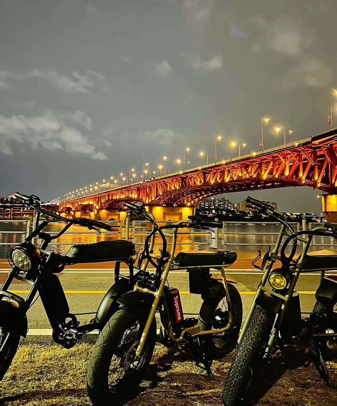 クォン・シヒョンさんのインスタグラム写真 - (クォン・シヒョンInstagram)「자전거 동호회🙌」10月5日 20時55分 - rnjs28