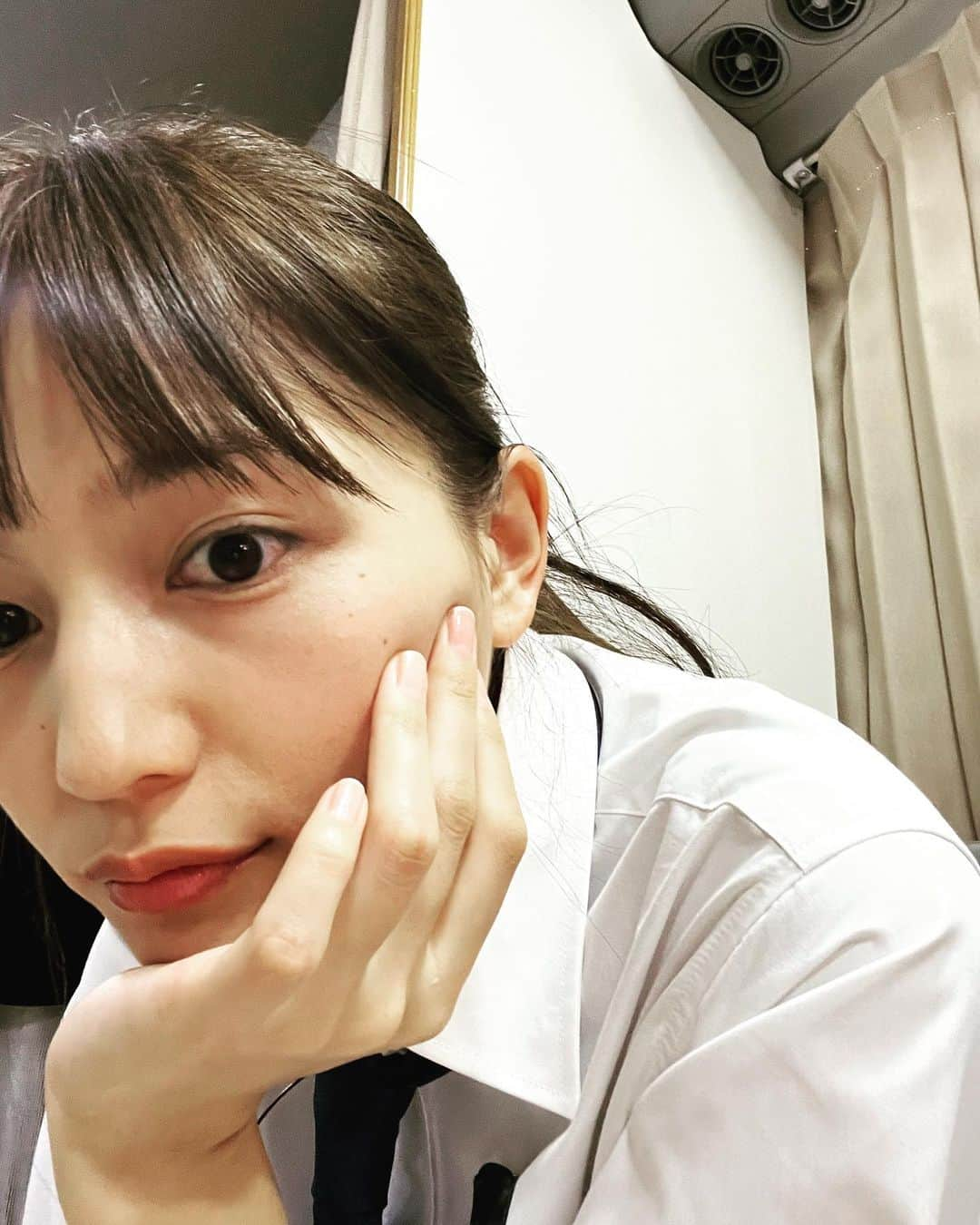 川口春奈さんのインスタグラム写真 - (川口春奈Instagram)「silentいよいよ明日22時から！ 毎日撮影頑張ってます。 制服も頑張って着てます。(まだいけますかね、、？)明日朝からめざましテレビ〜めざまし8〜ノンストップ！〜ポップUPとお邪魔させていただきます。たくさんの方に届きますように❄️」10月5日 21時52分 - haruna_kawaguchi_official