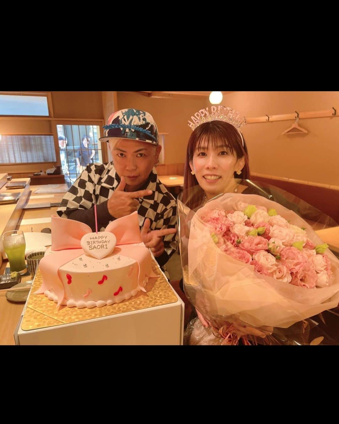 吉田沙保里さんのインスタグラム写真 - (吉田沙保里Instagram)「40歳になりました♥️ 素敵な仲間からお祝いしてもらい、本当に幸せです😆✨ サプライズ登場も凄く嬉しかったなぁ～🫶 ありがとうございます︎🙏 40代も明るく元気に楽しく頑張りたいと思います😙 そして、皆さんからのお祝いメッセージも本当にありがとうございました🙇‍♀️  #誕生日 #1005 #40代突入 #人生一度きり楽しんだもん勝ち  #感謝」10月5日 22時56分 - saori___yoshida