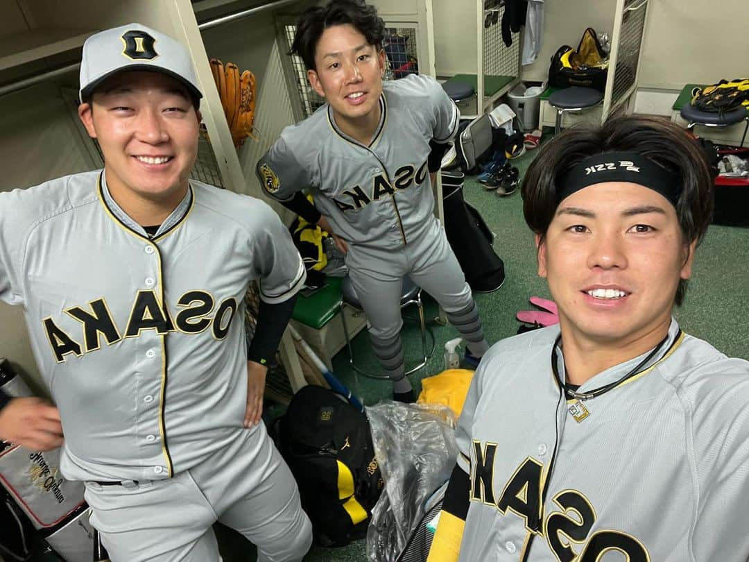 梅野隆太郎さんのインスタグラム写真 - (梅野隆太郎Instagram)「2022年 レギュラーシーズン応援ありがとうございました📣 CSも頑張ります‼︎ 熱いご声援よろしくお願いします🔥⚾️  #梅野隆太郎 #阪神タイガース」10月5日 23時21分 - ryutaro_umeno_official