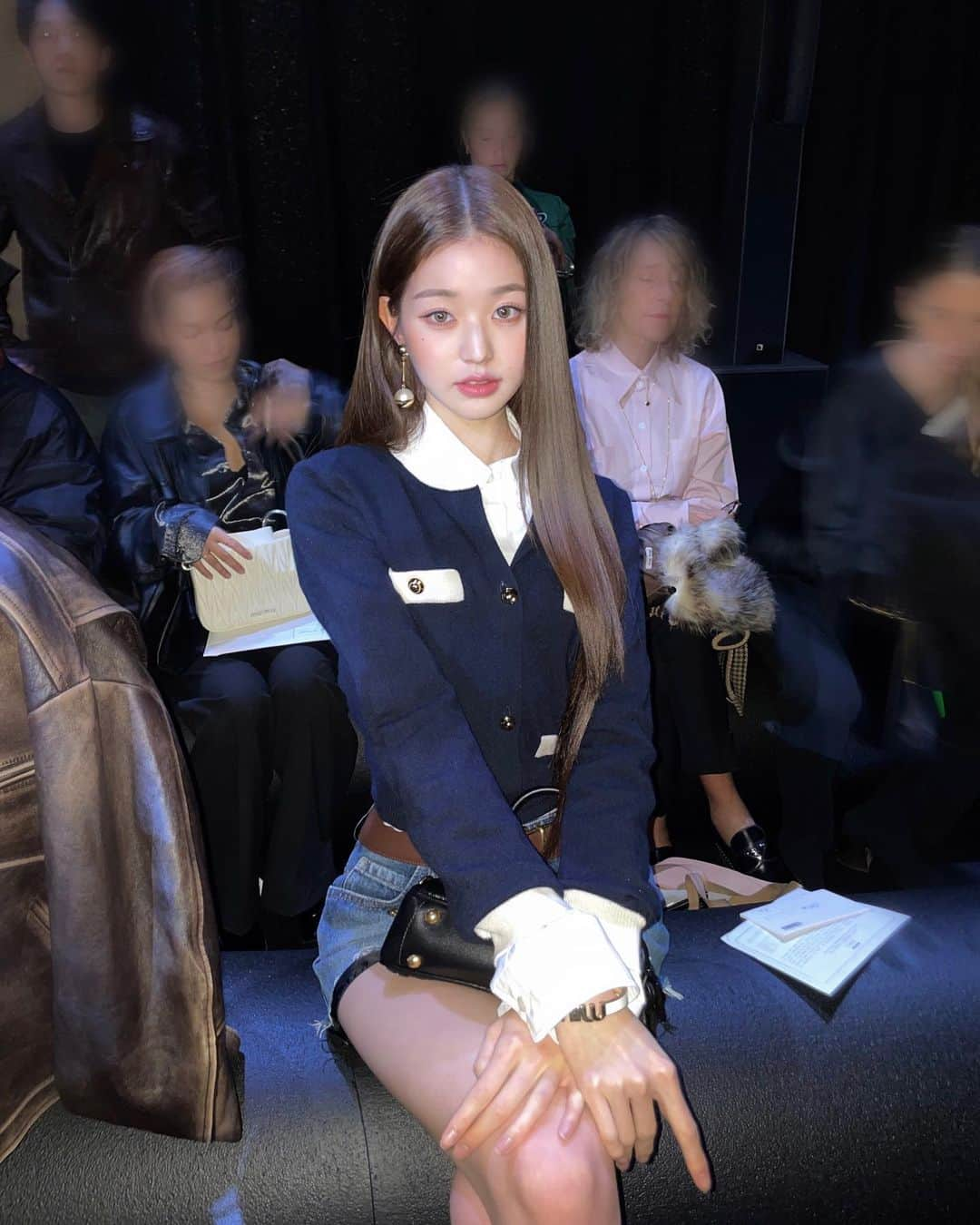 チャン・ウォニョンさんのインスタグラム写真 - (チャン・ウォニョンInstagram)「First time attending a collection in my life🖤 It was such an honor to be there as an AMBASSADOR and was even more wonderful to see it in Paris✨ très bien! My love @miumiu💋 #MiucciaPrada #MiuMiuSS23」10月6日 12時30分 - for_everyoung10