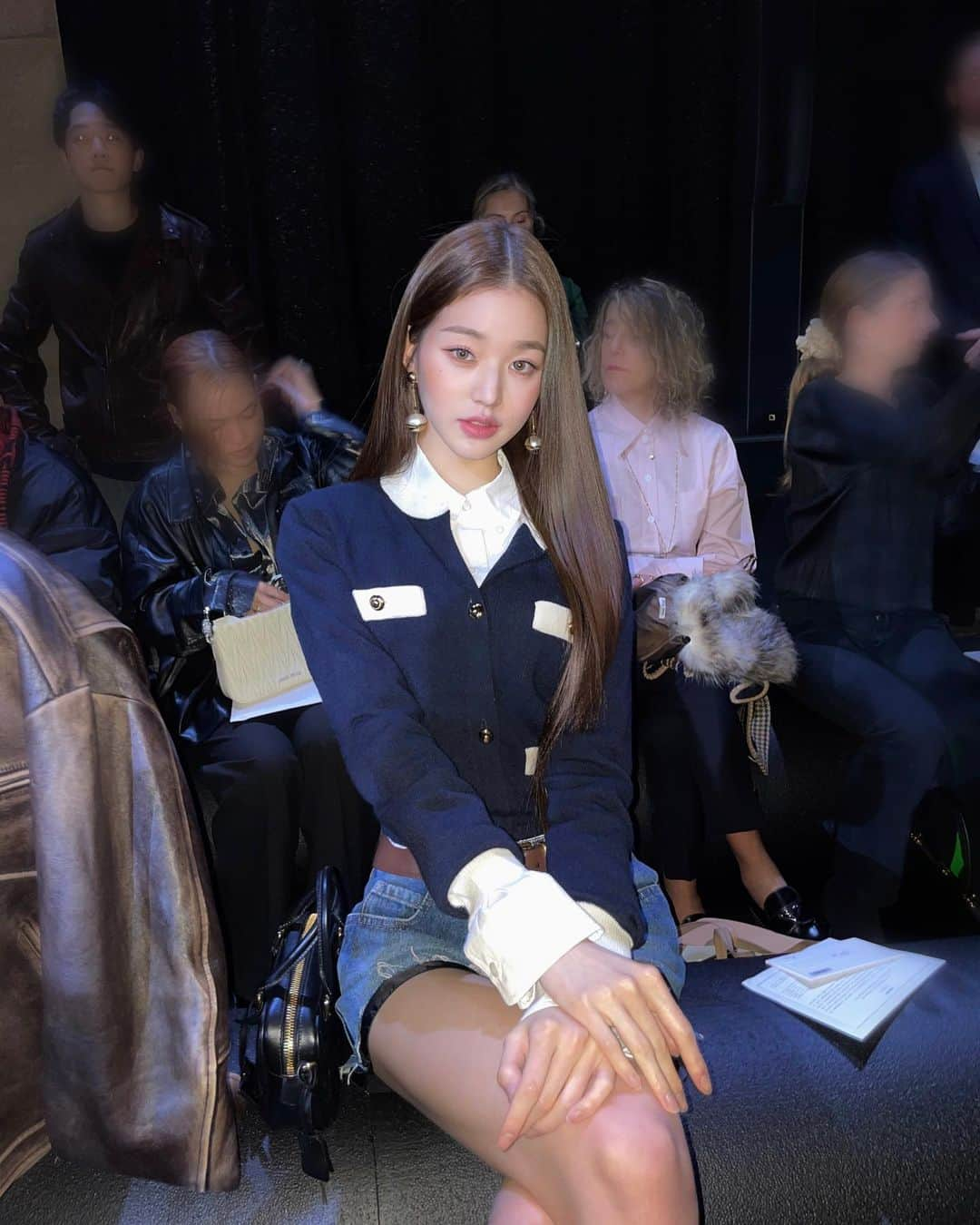 チャン・ウォニョンさんのインスタグラム写真 - (チャン・ウォニョンInstagram)「First time attending a collection in my life🖤 It was such an honor to be there as an AMBASSADOR and was even more wonderful to see it in Paris✨ très bien! My love @miumiu💋 #MiucciaPrada #MiuMiuSS23」10月6日 12時30分 - for_everyoung10