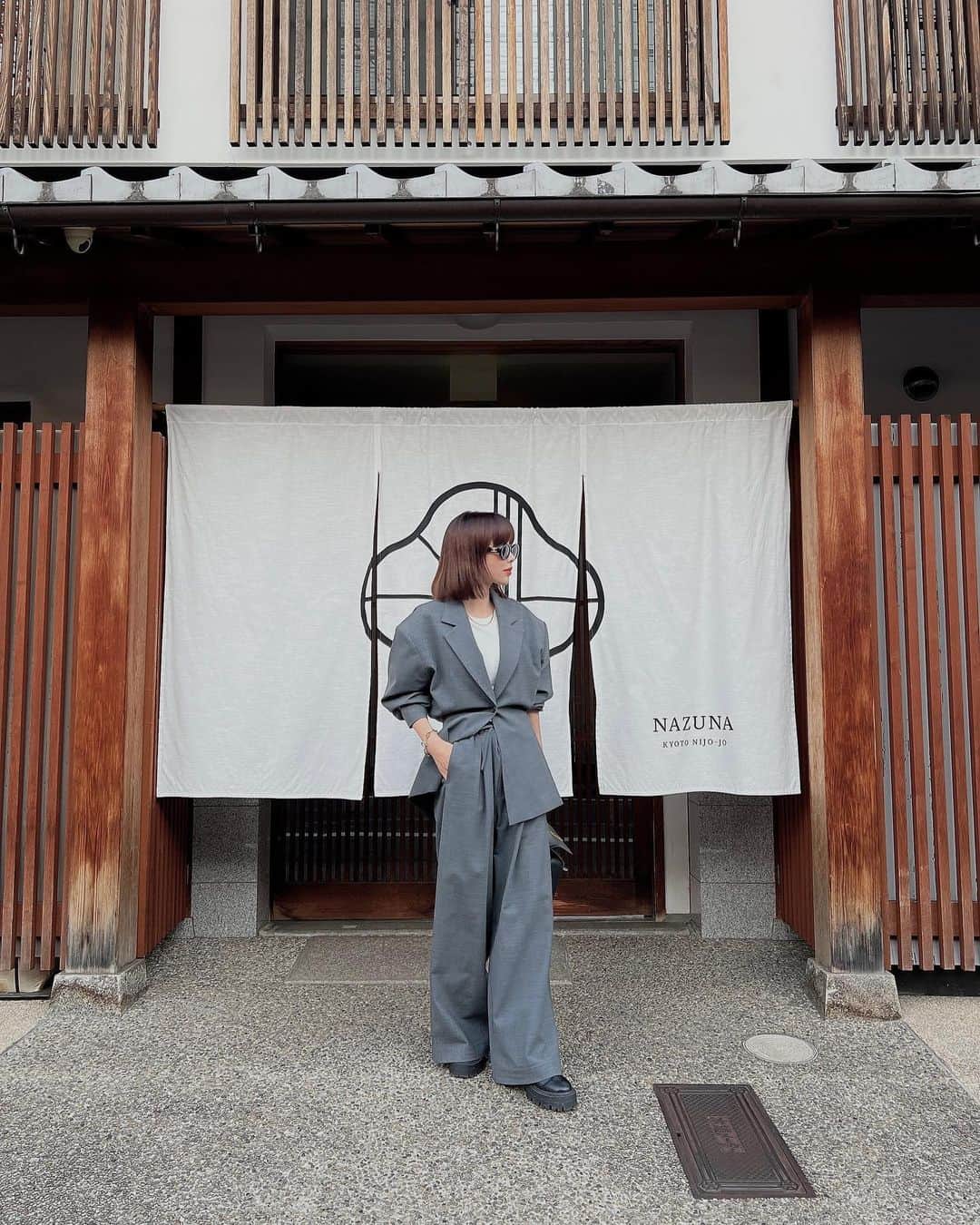 梯真奈美さんのインスタグラム写真 - (梯真奈美Instagram)「京都でのお宿は @nazuna.official さんの二条城と御所へ🤍  お部屋中に広がる茶葉のアロマの香りが なんとも言えない心地良さで、 まろやかな抹茶を頂きながらほっと一息🍵😮‍💨  二条城のお宿で頂いたみずみずしい京野菜を たんまり堪能できる朝食が本当に美味しくて 視界もお口も満たされてもう幸せいっぱいに🤲 朝からあんな贅沢な朝食を頂いたのは久しぶりで 心がほっくほくでした🥹  パワーもついてたくさん京都観光できたよ💪🔥 ㅤㅤㅤㅤㅤㅤㅤㅤㅤㅤㅤㅤㅤ ㅤㅤㅤㅤㅤㅤㅤㅤㅤㅤㅤㅤㅤ #京都 #nazuna京都 #nazuna京都二条城 #京都ホテル #京都旅行」10月6日 18時27分 - official_manami