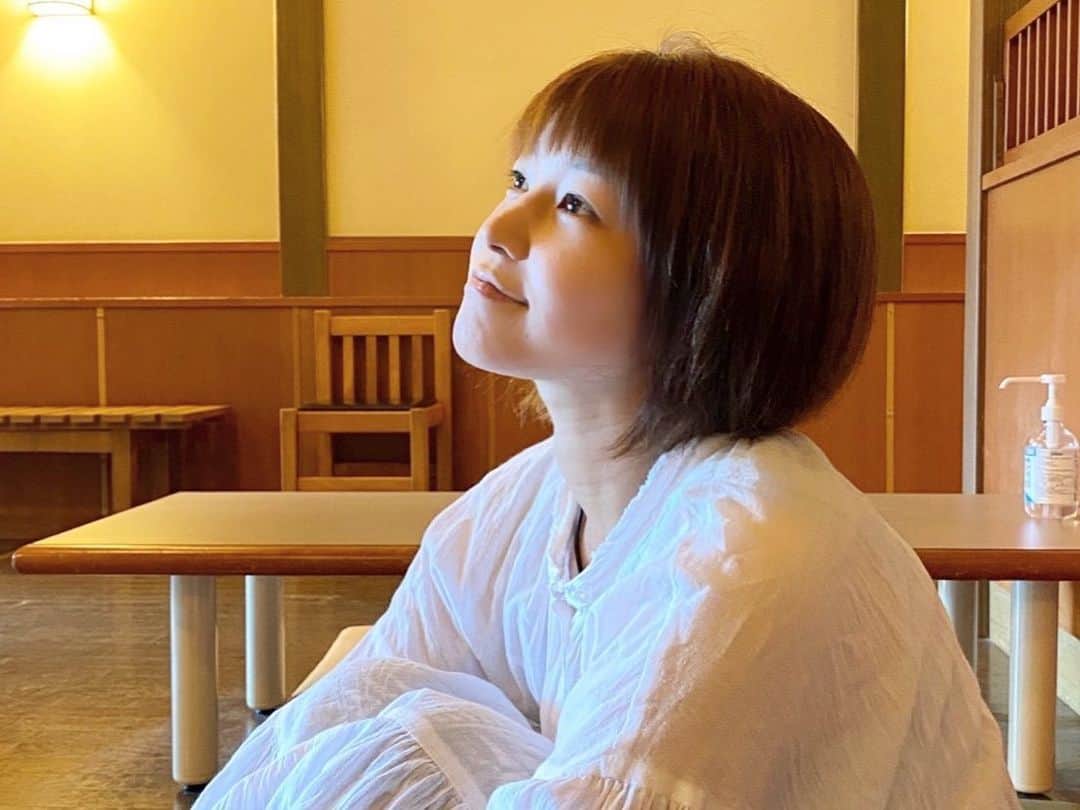 内村麻美さんのインスタグラム写真 - (内村麻美Instagram)「. 「温泉いかーん？」 「いきますー！」 そんな感じで付き合ってくれる ディレクターのAちゃん☺︎ . 写真撮るの上手で、いつも撮ってくれる♪ . ありがとね❤︎」10月6日 20時51分 - asami___05
