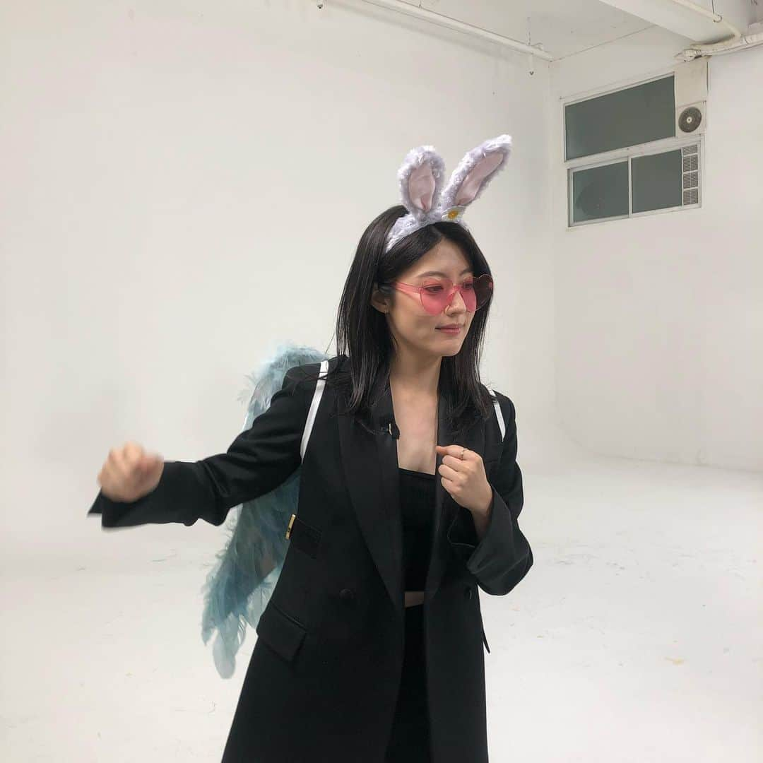 ナム・ジヒョンさんのインスタグラム写真 - (ナム・ジヒョンInstagram)「젠가는 재밌지만 잘하지는 못합니다🐰🕶️🦋」10月6日 21時18分 - hyuniiiiiii_95917