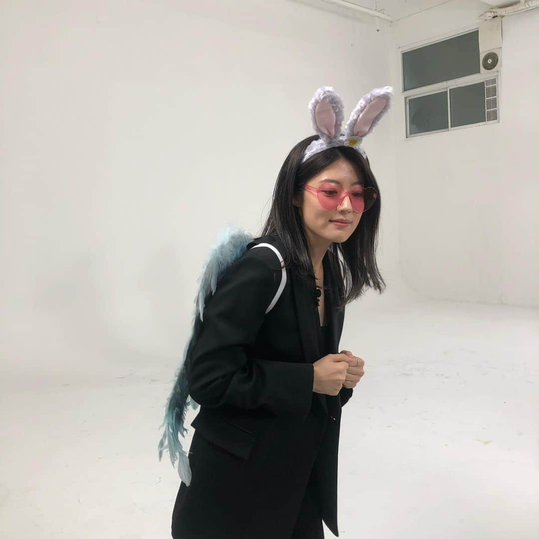 ナム・ジヒョンさんのインスタグラム写真 - (ナム・ジヒョンInstagram)「젠가는 재밌지만 잘하지는 못합니다🐰🕶️🦋」10月6日 21時18分 - hyuniiiiiii_95917