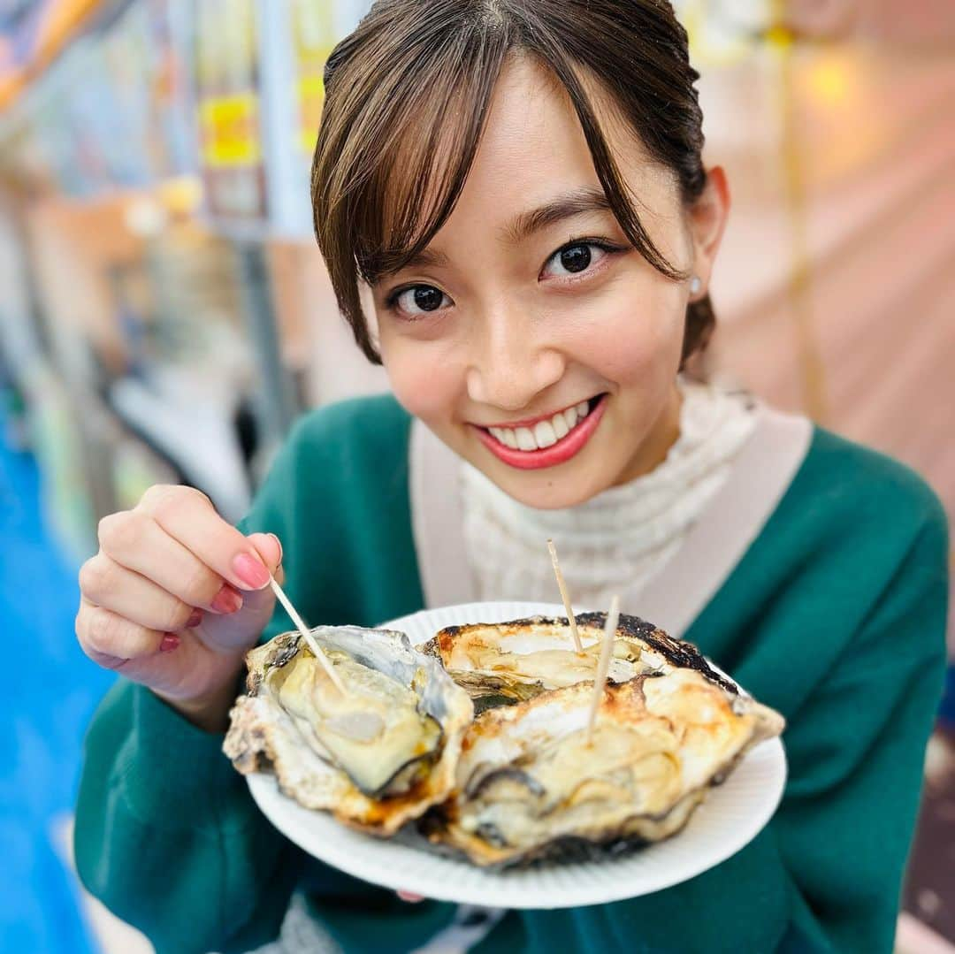 間瀬遥花さんのインスタグラム写真 - (間瀬遥花Instagram)「. 今朝のZIP!は、今日から開催される九州フェアの会場から生中継📡 . . 九州各地のご当地グルメが集結！ 本当にどれも美味しくて、雨で冷えた身体にしみました〜☺️☺️ . みなさん3連休はぜひ行ってみてね🙌🏻 . . 衣装 knit & skirt… @grove_jp  . . . #zip #生中継 #九州フェア #九州グルメ #九州 #ご当地グルメ #代々木公園 #長崎あごだしおでん #あごだしおでん #おでん #大分からあげ #からあげ #天然牡蠣 #天然カキ #焼き牡蠣 #白い大学芋 #大学芋 #博多ラーメン #黒豚丼 #赤牛串焼 #赤牛 #九州名物 #grove #ニットカーデ #ニットカーディガン #秋コーデ #ブーツコーデ #ブーツ」10月7日 14時34分 - maseharu_929