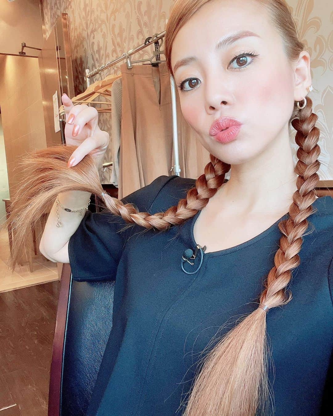 あびる優さんのインスタグラム写真 - (あびる優Instagram)「先日のヘアメイク🙂💄  #makeup#hair#hairstyle#hairmake#hairarrange#selfie#video#メイク#メイクアップ#ヘアメイク#ヘアアレンジ#三つ編み＃アレンジヘア#動画#💄」10月7日 16時31分 - yuabiru74