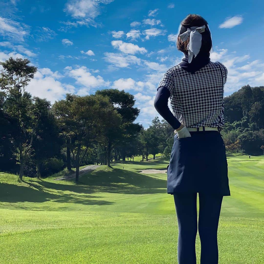 若菜奈央さんのインスタグラム写真 - (若菜奈央Instagram)「golf⛳️🏌️💕 やっとゴルフシーズンになったあ 夏は暑いし冬は寒いし🥺 . . . . . 100切ったら行きましょう❣️(笑) . . . . . . #ゴルフウェア  #千鳥柄で可愛い💕 #ゴルフ女子  #golf」10月7日 17時54分 - erina_new.62