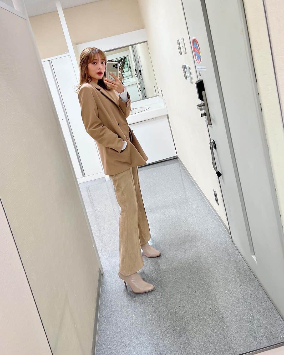 神部美咲さんのインスタグラム写真 - (神部美咲Instagram)「キャメルにハマりそう。  🤎」10月7日 18時24分 - jimbu_misaki