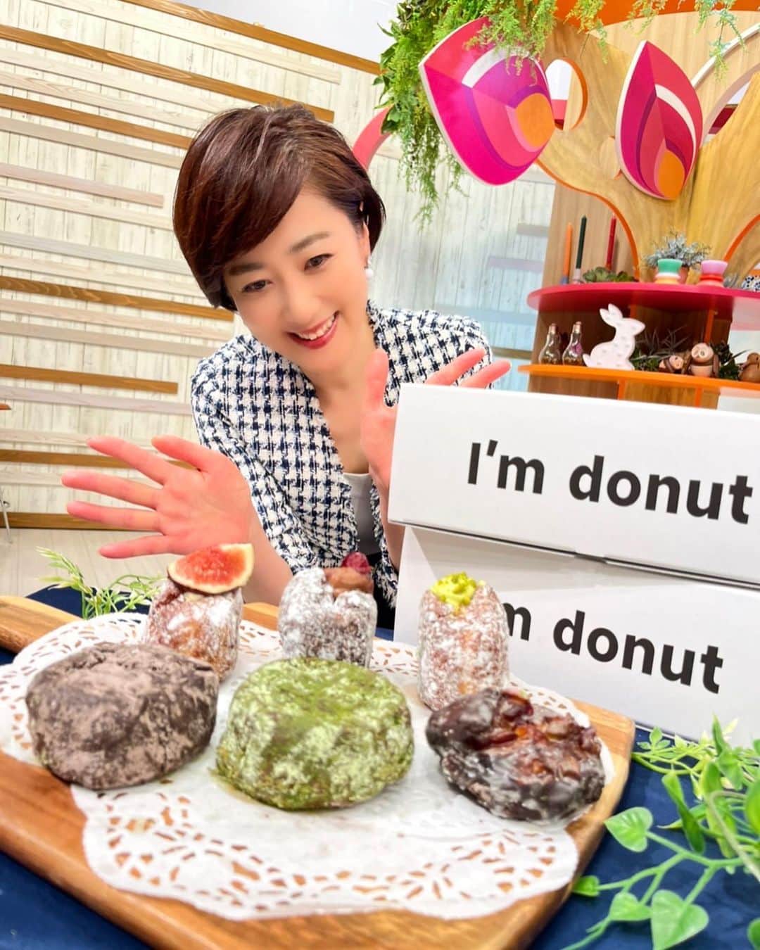 池尻和佳子さんのインスタグラム写真 - (池尻和佳子Instagram)「今日のタダイマ！は、「I'm donut?」の話題でスタジオも盛り上がりました。 @i.m.donut   取材に連れて行ってくれた小野ちゃん、ありがとう‼︎久しぶりに長蛇の列に並んでいるお客さんにインタビューしたり、食リポしたり、楽しかったです😍  皆さんも良い週末を‼︎  #imdonut#福岡#天神#大丸前#行列#約2時間 #並びます#きび砂糖#定番#生ドーナツ#新食感 #ピスタチオクリーム#ふわふわ#絶品#幸せ度 #max#マックス#アマムダコタン#ダコメッカ  #アイムドーナツ#カフェ#素敵#caffe#タダイマ #金曜日#アナウンサー#池尻和佳子#rkb」10月7日 19時47分 - wakako_ikejiri_rkb