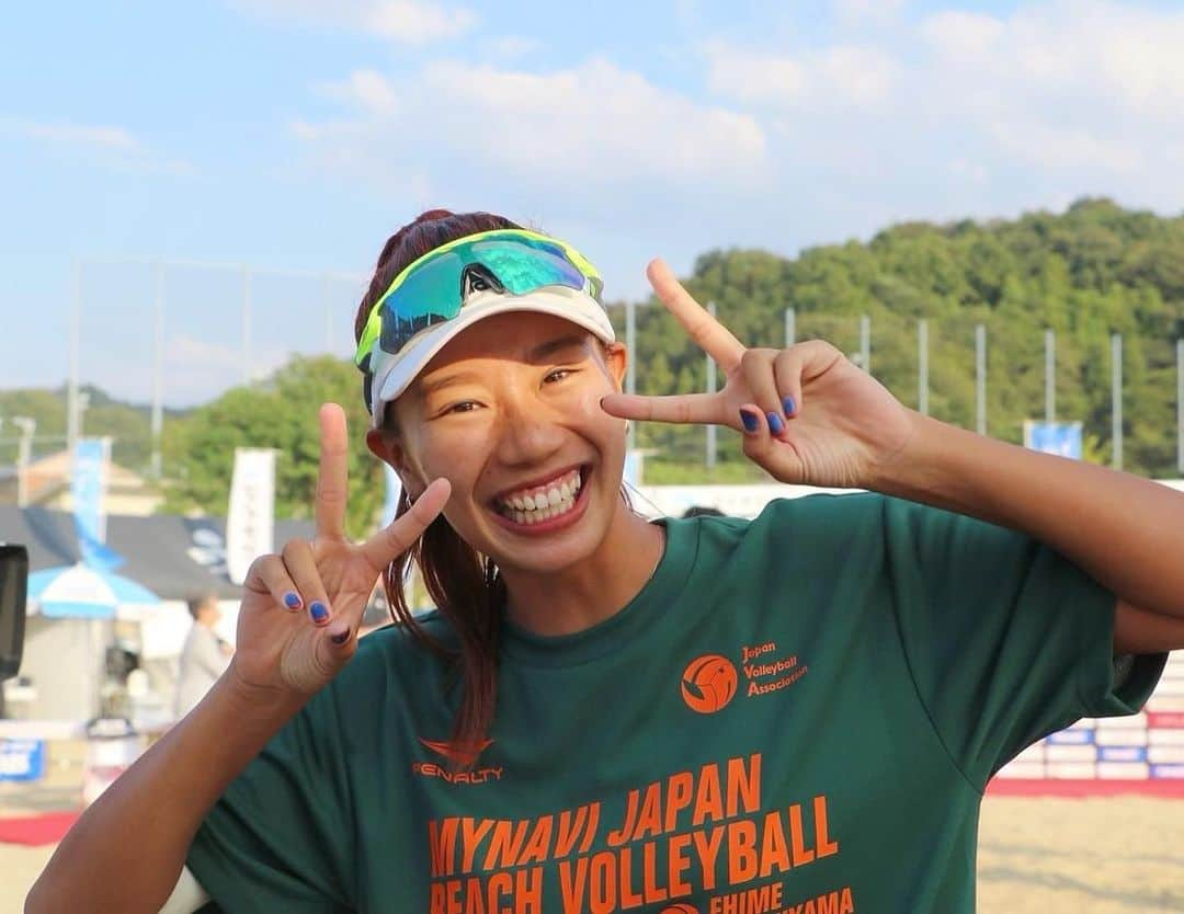 村上礼華さんのインスタグラム写真 - (村上礼華Instagram)「🍊🍊 松山大会の表彰式のTシャツ ダークみきゃんカラーでめっちゃかわいい💚🧡  #ダイキアクシス #daikiaxis #beachvolleyball #ビーチバレー #愛媛#松山 #みきゃん#ダークみきゃん」10月7日 20時20分 - re_ka.m