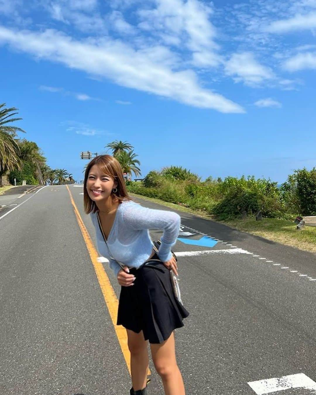 橋本梨菜さんのインスタグラム写真 - (橋本梨菜Instagram)「昨日まで4日間旅番組ロケで宮崎に行ってました。  宮崎は、すごく子供の頃に家族で旅行に行ったぶりで久しぶりでした☺️  あんなに南国っぽいんだね！驚き😳  今回のロケの様子は 10/29に長野朝日で放送の 「信州をカーナビゆーぐるっTV 秋の1時間SP」 でご覧いただけますので、 是非見れる地域の方はご覧くださいね！☺️  今回はれいちぇるとの旅だったので 4日間は本当にあっという間だった〜♡  ホテルもお部屋も同じにしてもらってたので寝ても覚めてもれいちぇるとの時間を過ごしてました。  毎日大浴場いったり、夜はお部屋でだらだらTVを見たり、お仕事で行ってたとは思えないぐらい癒され旅となりました♡   れいちぇるありがとう〜😚  あ！ちなみに、れいちぇるとこんなにも仲良くなれたのは、4年ほど前のこの番組のロケからなんだよー！😳もうそんな前からなんだ、、驚き！  その後同じ事務所になったりして、 ここまでの仲になりました☺️ほっこり♡  今回のロケもホントに色んなところに取材に行かせてもらいました。高いところも辛いものも、お屋敷や、キャビア、牛さんや、酒造も🍶  とにかく何にでも色んな文化や歴史があって勉強になることばかりでした。  お世話になった皆様ありがとうございました🙇‍♂️🤍  写真も10枚も貼っちゃった！ それでも貼りたりないぐらいあった！笑  それではオンエアをお楽しみに！🙂 私は今日朝からまた別の所へきています✈️ どこでしょうか〜😌？」10月7日 20時24分 - hashimoto_rina_