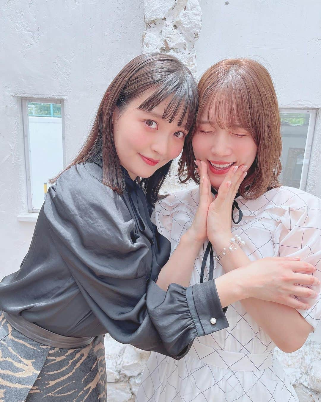 上坂すみれさんのインスタグラム写真 - (上坂すみれInstagram)「金曜日！ 今週もおつかれさまでした(*･∀･*) 本日発売「声優アニメディア」は真礼さんと「うる星やつら」トークです！ ぎゅーーーっ！！！幸！！！  #声優アニメディア #内田真礼 #上坂すみれ」10月7日 20時27分 - uesaka_sumire