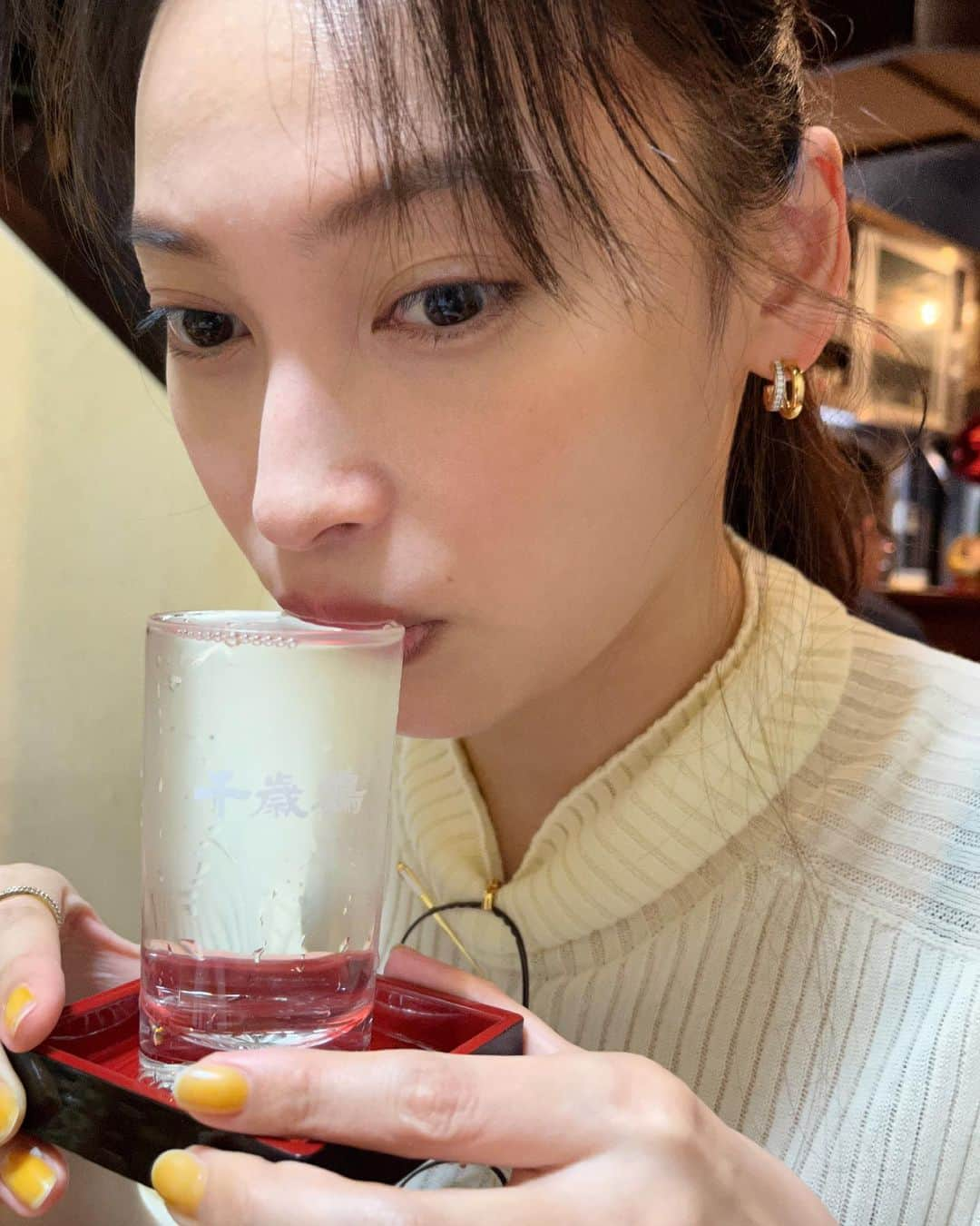 大政絢さんのインスタグラム写真 - (大政絢Instagram)「Hokkaido~🖤  家族に会え、一日五食くらい食べ、甥っ子姪っ子と遊び過ぎヘトヘトになり😂幸せな北海道旅🙌  #北海道#道産子#味噌ラーメン#ジンギスカン#海鮮丼#びっくりドンキー#iwasefarm」10月7日 20時36分 - aya_omasa_official