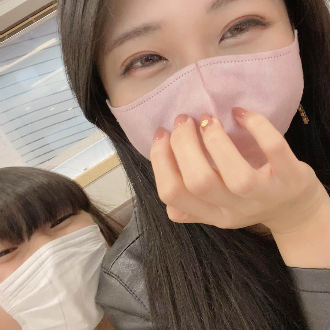 ゆわももチャンネルさんのインスタグラム写真 - (ゆわももチャンネルInstagram)「全然まともに撮ってくれなかった日🤣7枚目がおもしろくて無理🤣  #親子 #親子写真 #親子コーデ  #ゆわももチャンネル #ふざけてる #親子vlog #小学生女子  #小学生コーデ #マスクコーデ #ママコーデ  #レザージャケットコーデ  #秋服コーデ」10月7日 20時51分 - atsumi.y_m