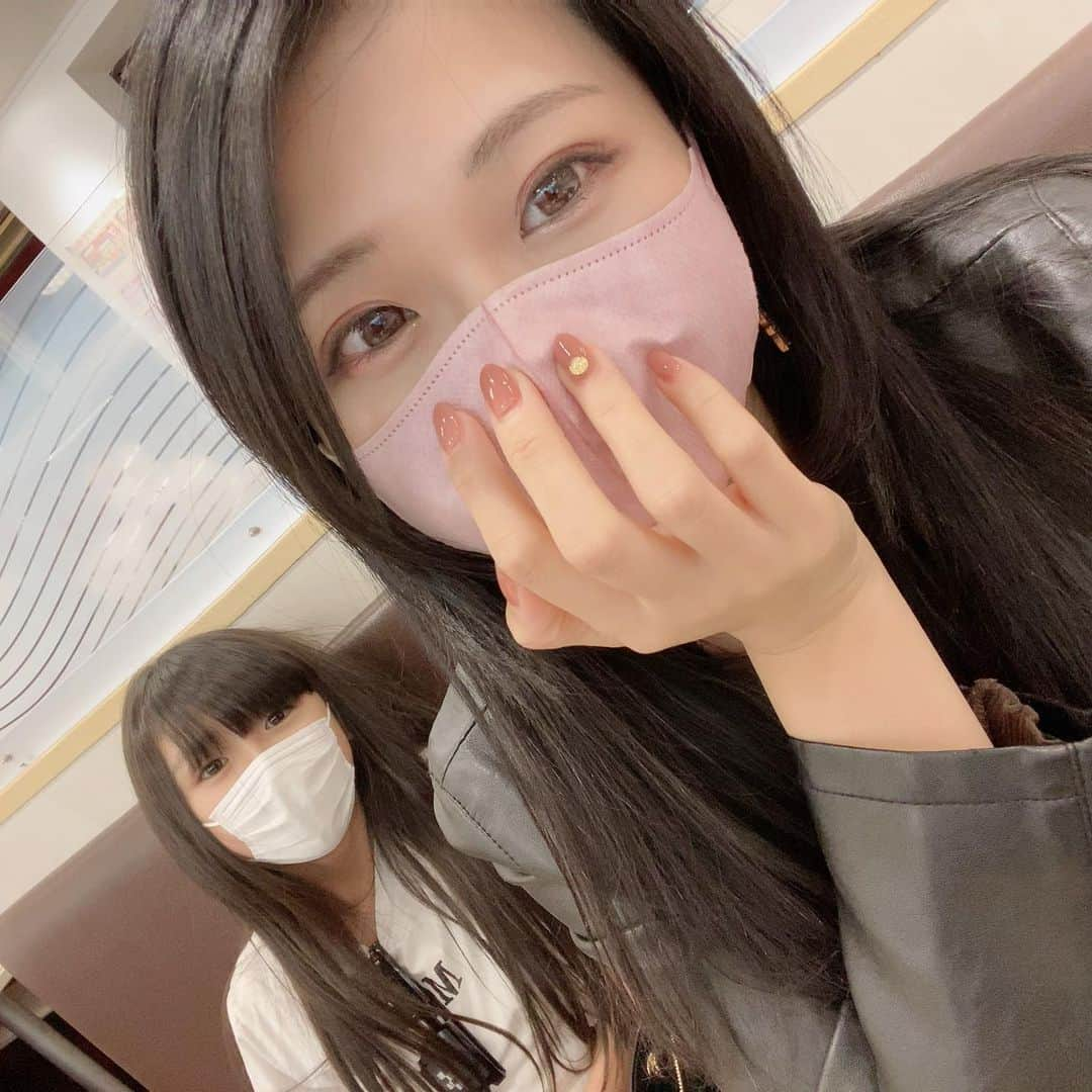 ゆわももチャンネルさんのインスタグラム写真 - (ゆわももチャンネルInstagram)「全然まともに撮ってくれなかった日🤣7枚目がおもしろくて無理🤣  #親子 #親子写真 #親子コーデ  #ゆわももチャンネル #ふざけてる #親子vlog #小学生女子  #小学生コーデ #マスクコーデ #ママコーデ  #レザージャケットコーデ  #秋服コーデ」10月7日 20時51分 - atsumi.y_m