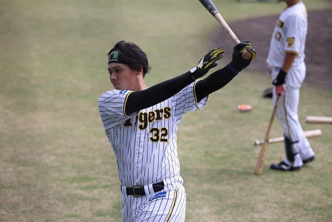 阪神タイガースさんのインスタグラム写真 - (阪神タイガースInstagram)「明日の#ファーム日本選手権 に向けた前日練習の様子です！ #ファーム日本選手権  #井上広大 選手 #前川右京 選手 #桐敷拓馬 選手 #森木大智 選手 #小川一平 選手 #村上頌樹 選手 #豊田寛 選手 #藤田健斗 選手 #岡留英貴 選手 #髙山俊 選手 #木浪聖也 選手 #阪神タイガース  #イチにカケル！」10月7日 21時06分 - hanshintigers_official