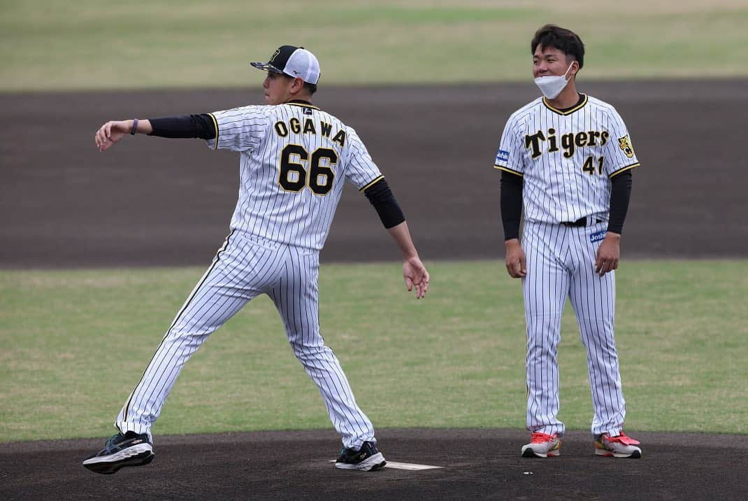 阪神タイガースさんのインスタグラム写真 - (阪神タイガースInstagram)「明日の#ファーム日本選手権 に向けた前日練習の様子です！ #ファーム日本選手権  #井上広大 選手 #前川右京 選手 #桐敷拓馬 選手 #森木大智 選手 #小川一平 選手 #村上頌樹 選手 #豊田寛 選手 #藤田健斗 選手 #岡留英貴 選手 #髙山俊 選手 #木浪聖也 選手 #阪神タイガース  #イチにカケル！」10月7日 21時06分 - hanshintigers_official