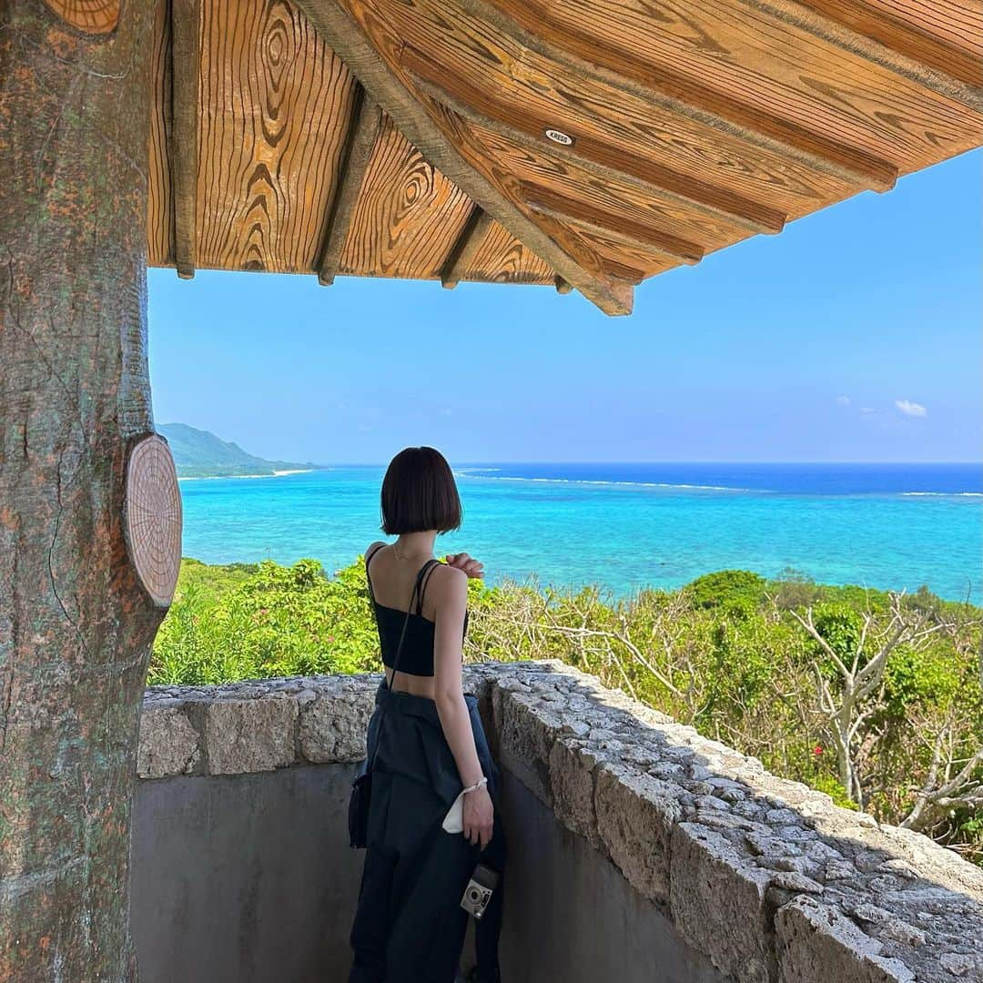 横田ひかるさんのインスタグラム写真 - (横田ひかるInstagram)「3年ぶりの石垣島~🌺  天気も良くて、 素晴らしく綺麗な海~  32℃  #石垣島 #玉取崎展望台  #平久保崎灯台」10月7日 21時51分 - _rncn950805