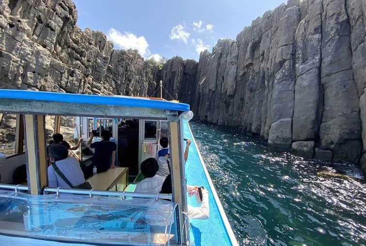 吉山りささんのインスタグラム写真 - (吉山りさInstagram)「🚎 「ふくい公共交通休日フリーパス１Day」 ご存知ですか❓☺️✨  ふくいMaaS協議会 @fukui_maas さまから発売され、私の大好きな海や恐竜など色々と巡れます🌊🦖  1Dayで土日祝を楽しめちゃう💕🚎✨  福井まで車では行けないので嬉しいパスでわたしも行きたいなぁ❣️  #ふくいMaaS #日本で一番出会える町ふくい #福井県立恐竜博物館  #🦖 #恐竜 #恐竜大好き #東尋坊 #福井観光  #地方創生 #観光地 #観光スポット #日本の美 #日本の風景  #日本 #Japan #pr #sightseeing  #福井県 #福井観光   ⚠️利用期間⇒令和4年10月8日〜12月25日🚎 えちぜん鉄道、福井鉄道、福井鉄道バス、京福バスの全線が土・日・祝日に限り１日乗り放題になる乗車券🎫 📍大人  1600 円 📍こども  800 円」10月8日 10時05分 - oreorerisa