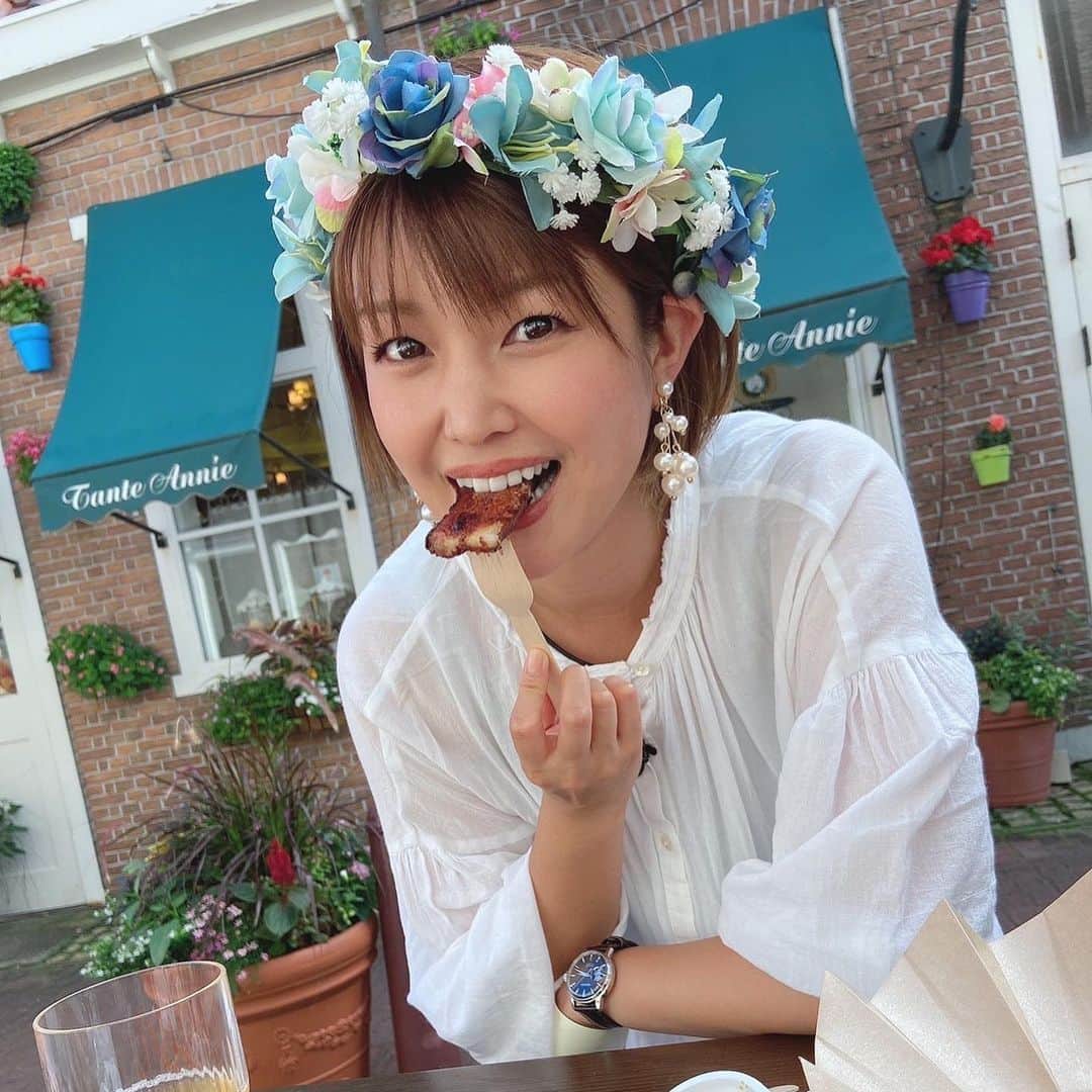 内村麻美さんのインスタグラム写真 - (内村麻美Instagram)「. こちらが、私服です🧸 (花冠は、違います。笑) . ワイン祭り、美味しかったなー🎶 . #タグるヨル #ハウステンボス #ワイン祭り #やっぱお花ってテンションあがるね #💐」10月8日 17時51分 - asami___05