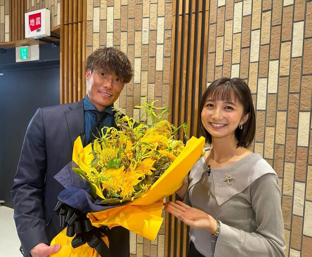 近藤夏子さんのインスタグラム写真 - (近藤夏子Instagram)「.   今夜のS☆1は〜  プロ野球CS開幕⚾ #糸井嘉男 さんに解説して頂きながら試合観戦しました🐯  題して！ SUPERMAN解説✨  な、な、なんと貴重な体験😳  そしてなにより楽しすぎましたーっ😆✨  更に引退試合以来の バットを持って実演解説も👀 　  今夜の24:30〜 絶対見てください！！  あ〜楽しかった💗  糸井さん、ありがとうございました！！ 　　  　 #TBSスポーツ」10月8日 20時38分 - kondokako0804