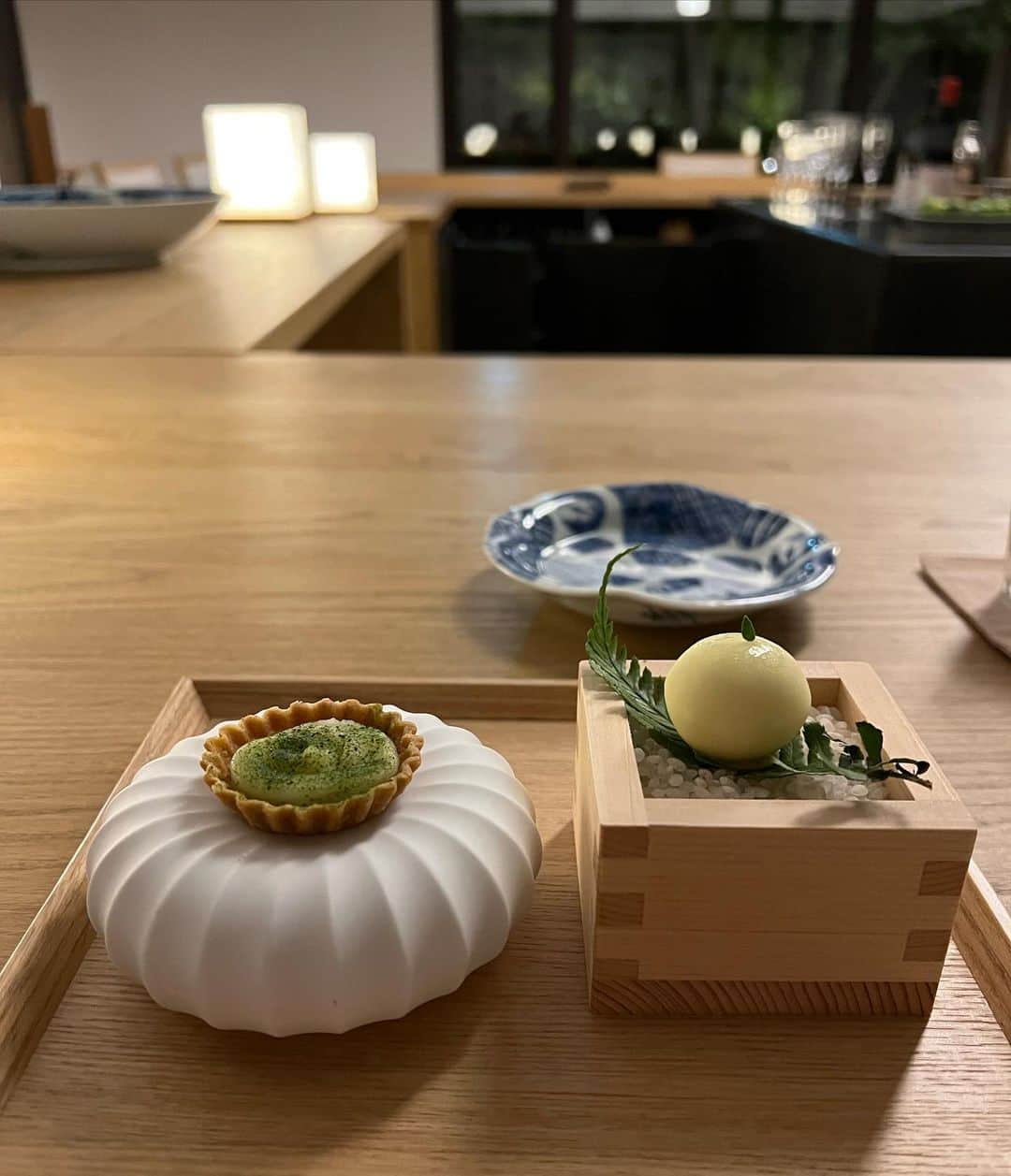 Risako Yamamotoさんのインスタグラム写真 - (Risako YamamotoInstagram)「Dinner at @azumi.setoda 🍽️  邸宅の家主から受け継がれた骨董の器で頂くお料理。 2日目の夜もリピートしたかったほど、とても美味しくて感動しました♡  #azumisetoda #瀬戸田 #尾道 #生口島」10月8日 22時07分 - risako_yamamoto