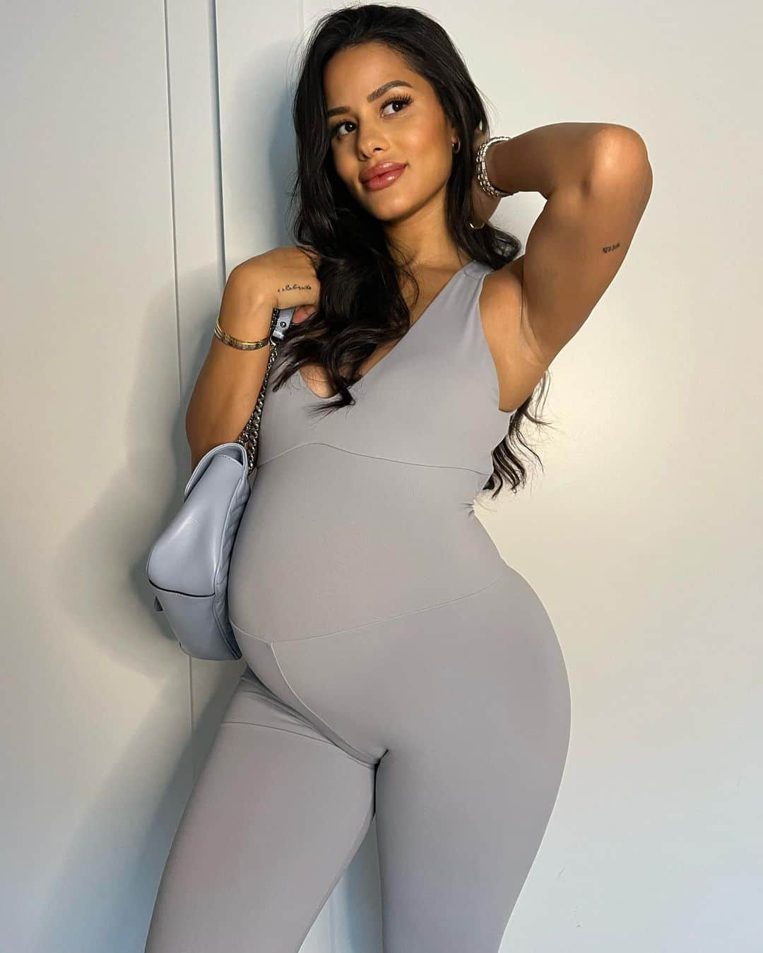 Katya Elise Henryさんのインスタグラム写真 - (Katya Elise HenryInstagram)「which look is your fav? styling the new @wbkfit contour collection 🫶🏽」10月9日 12時37分 - katyaelisehenry