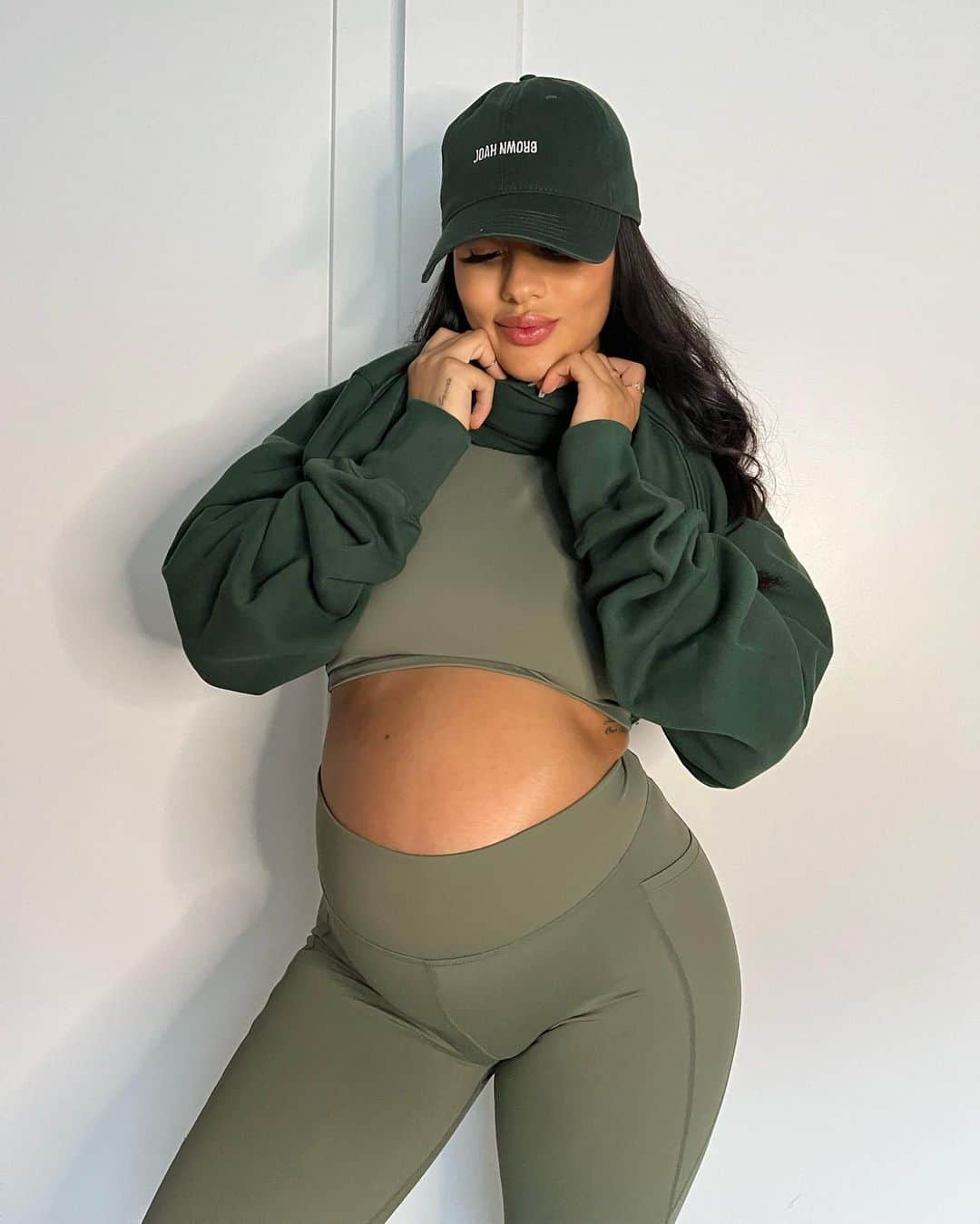 Katya Elise Henryさんのインスタグラム写真 - (Katya Elise HenryInstagram)「which look is your fav? styling the new @wbkfit contour collection 🫶🏽」10月9日 12時37分 - katyaelisehenry