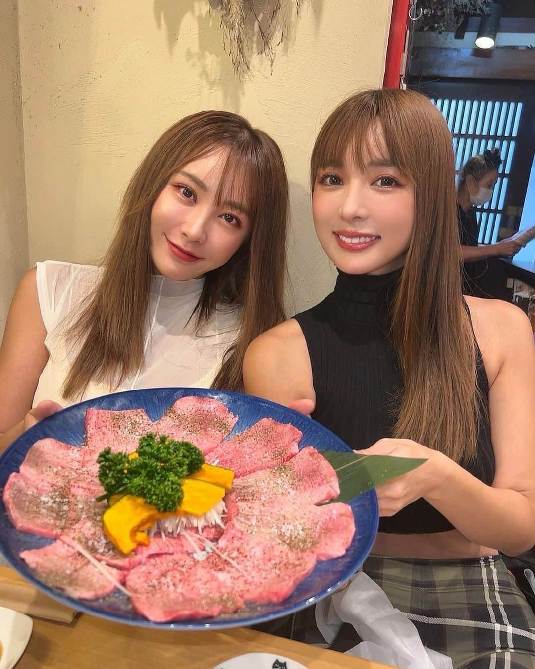 濱野りれさんのインスタグラム写真 - (濱野りれInstagram)「Kinryuzan #yakiniku 🇯🇵🤍 The best yakiniku restaurant ever!! With my friend ❤️‍🔥  日本で一番好きな焼肉屋さん❤︎ 久しぶりのてんちむとー🥰 相変わらずの気遣い屋さんでいつも楽しませてくれてありがとう🥹 最高のメンバーで最高のお肉でした！  #kinryuzan #tokyoeats #tokyogourmet ##gourmetfood #gourmet #金竜山 #炭焼金竜山 #東京グルメ #グルメ #焼肉 #予約困難店」10月9日 14時30分 - riregram