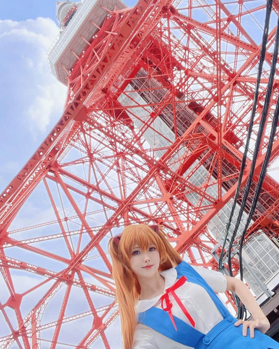 Elyさんのインスタグラム写真 - (ElyInstagram)「Tokyo tower 🗼Asuka🔻 Feel so blessed to be able to have an Asuka photo shoot in Tokyo tower 🙏✨💕  可以在東京鐵塔🗼拍明日香，又完成了一個小心願🙏 這次是參加了報名形式的攝影活動，看到很多角色混合著遊客一起逛東京鐵塔覺得很新鮮！  #tokyo #tokyotower #evangelion #asukacosplay #asuka #エヴァンゲリオン #ely #elycosplay」10月9日 22時35分 - eeelyeee