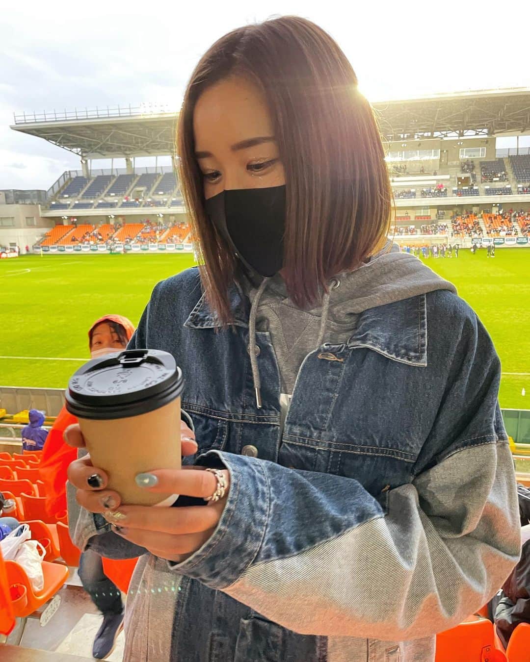 三谷沙也加さんのインスタグラム写真 - (三谷沙也加Instagram)「⁡ ⁡ ⁡ ・ Uスタでなでしこジャパン観戦〜🇯🇵⚽️ ⁡ ⁡ 久しぶりに たくさんの人に会えて元気もらった☺️❤️ ⁡ ⁡ 私も頑張ろ❤️‍🔥❤️‍🔥❤️‍🔥 ⁡ ⁡ Uスタのバックスタンドで 観戦したの初めてで新鮮でした🧡 ⁡ ⁡ ⁡ #WEリーグ#nagano #acnpladies #パルセイロレディース#7#三谷沙也加 #なでしこジャパン#女子サッカー #日本代表#ニュージーランド戦 #長野Uスタジアム#観戦#バックスタンド #試合始まってすぐ雨降り出して寒かったよ #私服だったからバレないと思ったけど #気づいてくれた方がたくさん居て #嬉しかった😭❤️」10月9日 23時01分 - sayaka_mitani7