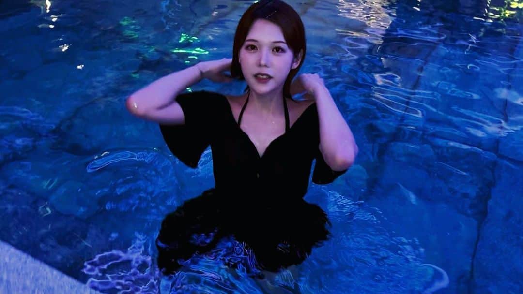 青木歌音さんのインスタグラム写真 - (青木歌音Instagram)「プールで泳いだ🐳」10月10日 3時32分 - memory_kanon